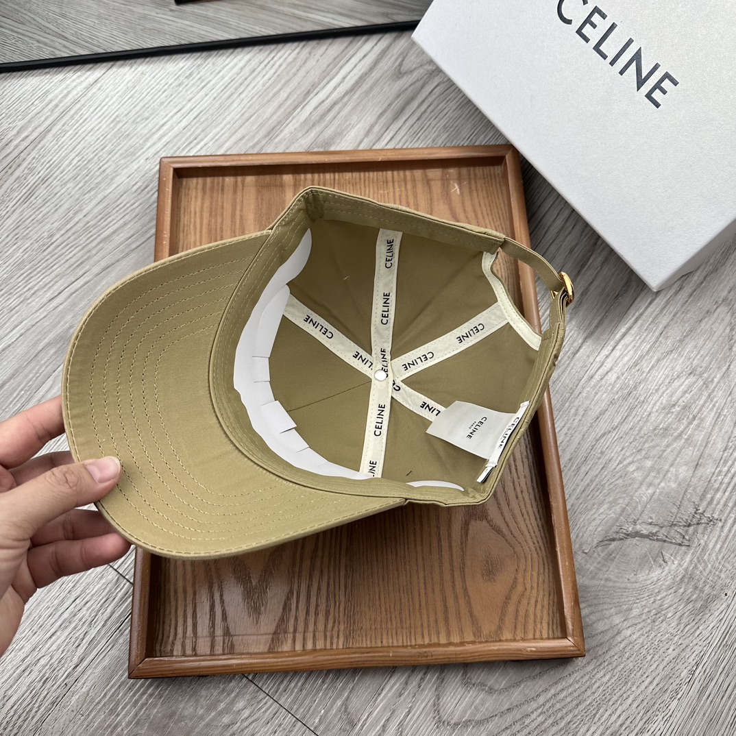 。赛琳。【配防尘袋】新品棒球帽！材质：纯棉！透气性好！春天挡风，夏天防晒必备单品！颜色大气！款式新颖别致