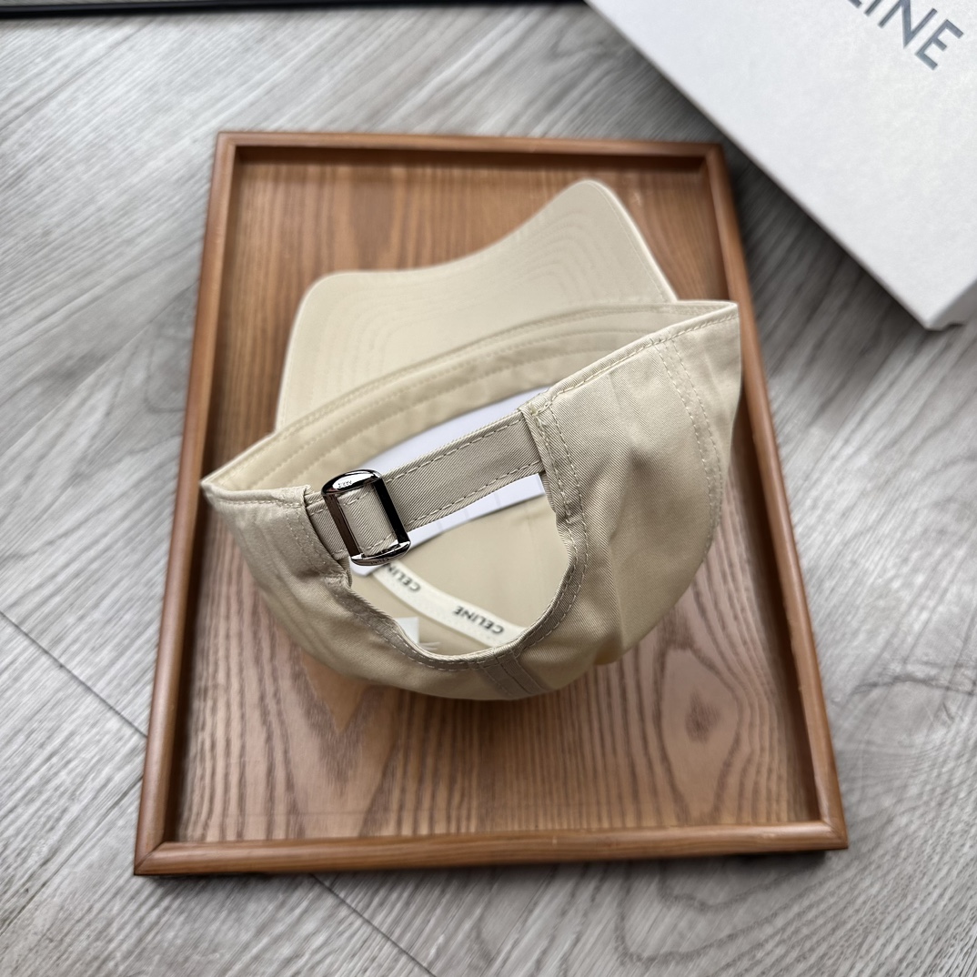 。赛琳。【配防尘袋】新品棒球帽！材质：纯棉！透气性好！春天挡风，夏天防晒必备单品！颜色大气！款式新颖别致