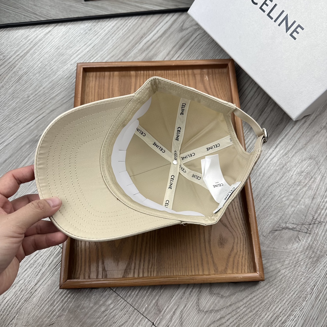 。赛琳。【配防尘袋】新品棒球帽！材质：纯棉！透气性好！春天挡风，夏天防晒必备单品！颜色大气！款式新颖别致