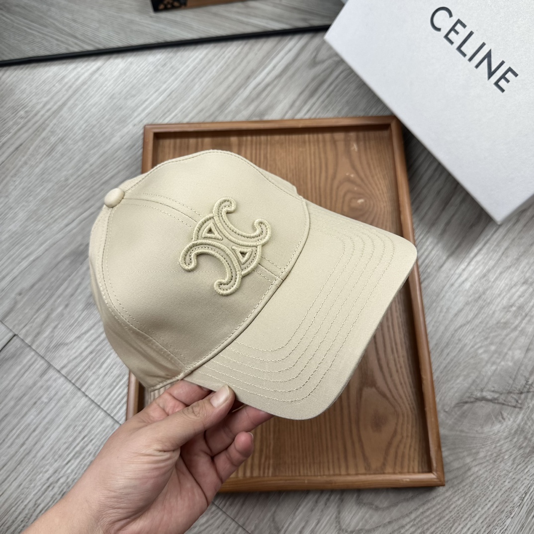 。赛琳。【配防尘袋】新品棒球帽！材质：纯棉！透气性好！春天挡风，夏天防晒必备单品！颜色大气！款式新颖别致