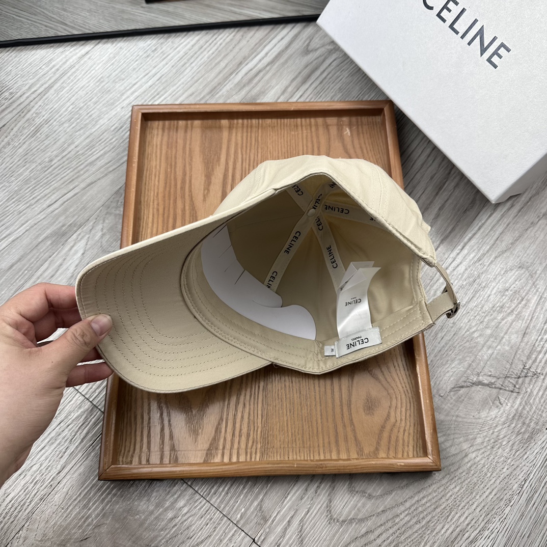 。赛琳。【配防尘袋】新品棒球帽！材质：纯棉！透气性好！春天挡风，夏天防晒必备单品！颜色大气！款式新颖别致