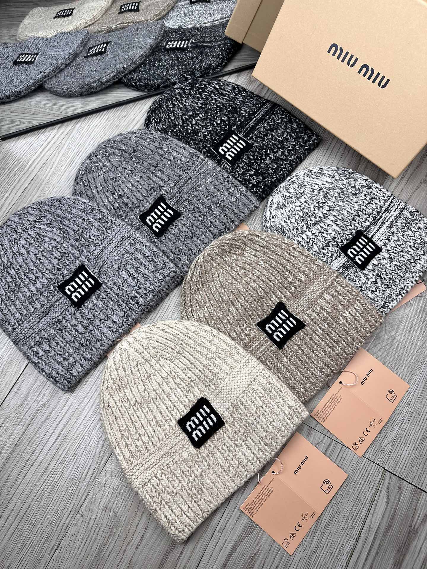 NO:364301,.miumiu.【Wool Single Hat】Guest supplies small wool!  A precious collection of soul hats!  Guest color yarn is very beautiful!  classic!  The touch is soft and greasy. 70 wool 30 rabbit hair. A lamb combed lamb can only produce 30-40g of wool. Such a hat requires three or four lambs. Don’t use ordinary hats on the market to pretend to be. Is the yarn supplied by customers good? The market goods are incomparable!  The top-notch luxury of materials is the charm of the product. Easy access to the counter. Those who mix in the counter must receive it. They love every color. And they are beautiful and endurable!  Men, women, young and old can wear it!  You can beautify the real thing~ Hat Fisherman's hat Baseball hat Knitted hat, hat, miumiu, espadrilles, hats.miumiu.【羊毛单帽】客供小羊毛！珍贵典藏的灵魂帽子！客供色纱.每个颜色都非常好看！经典！手感软腻.70羊毛30兔毛.一只小羊精梳过的小羊仅能产出30-40g的羊毛.这么一个帽子得三四只小羊.不要拿市面上普通帽子冒充相比.客供的纱线好吗.市场货没得比！用料顶级奢华这就是产品的魅力.轻松出入专柜.混专柜的来必收.素色每个颜色都爱.而且美耐级了！男女老少均可用佩戴！见到实物你们能美化了～帽子渔夫帽棒球帽针织帽,帽子,miumiu,espadrilles,hats,hat