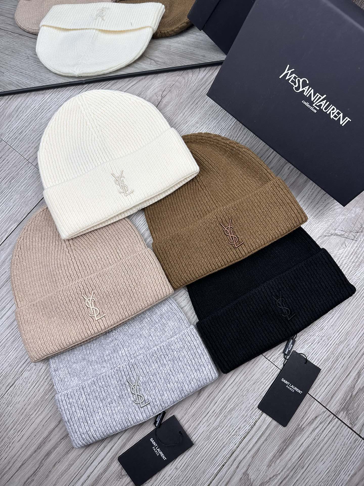 NO:216674,Special offer.YSL. Benefits!  [Fine wool knit single hat] The new model is on the shelves, a series of hats with fine wool fabric. The density is tight!  The wool knitted fabric feels comfortable and breathable!  The style is novel and unique!  A must-have item on the street, age-reducing and fashionable, very generous!  The hat looks very good!  And the price is very beautiful!  It is a very good item to give to others for your own use!  !  Complete trademark tags!  !  There are many styles and colors!  Hat fisherman hat baseball hat knit hat, hat, saint laurent, espadrilles,hats19860909特价.YSL.福利！【细毛线针织单帽】新款上架,特别实惠的一个系列帽子,面料细毛线.密度紧致！毛线针织面料手感舒适透气性好！款式新颖别致！出街必备单品,减龄又时尚,非常大方！帽型特别好看！而且价格非常美丽！送人自用都是非常不错的一款单品哦！！商标吊牌齐全！！款式多多,颜色多多！帽子渔夫帽棒球帽针织帽,帽子,saint laurent,espadrilles,hats,hat