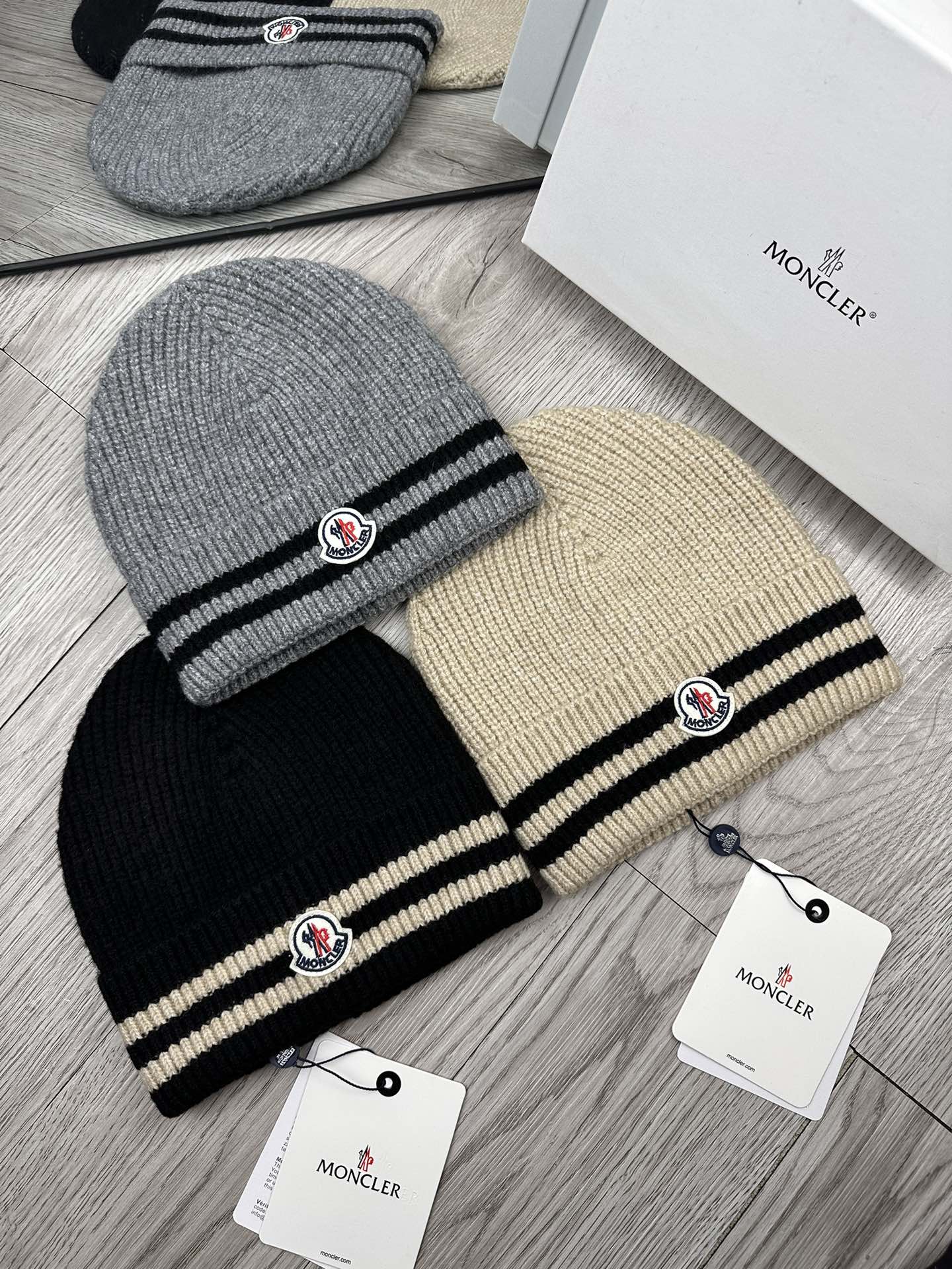 NO:216678,Special offer, cover-up, benefits!  [Fine wool knit single hat] The new model is on the shelves, a series of hats with fine wool fabric. The density is tight!  The wool knitted fabric feels comfortable and breathable!  The style is novel and unique!  A must-have item on the street, age-reducing and fashionable, very generous!  The hat looks very good!  And the price is very beautiful!  It is a very good item to give to others for your own use!  !  Complete trademark tags!  !  There are many styles and colors!  Hat Fisherman Hat Baseball Hat Knitted Hats, Hats, Moncler, espadrilles, hats19860909特价.蒙口.福利！【细毛线针织单帽】新款上架,特别实惠的一个系列帽子,面料细毛线.密度紧致！毛线针织面料手感舒适透气性好！款式新颖别致！出街必备单品,减龄又时尚,非常大方！帽型特别好看！而且价格非常美丽！送人自用都是非常不错的一款单品哦！！商标吊牌齐全！！款式多多,颜色多多！帽子渔夫帽棒球帽针织帽,帽子,Moncler,espadrilles,hats,hat