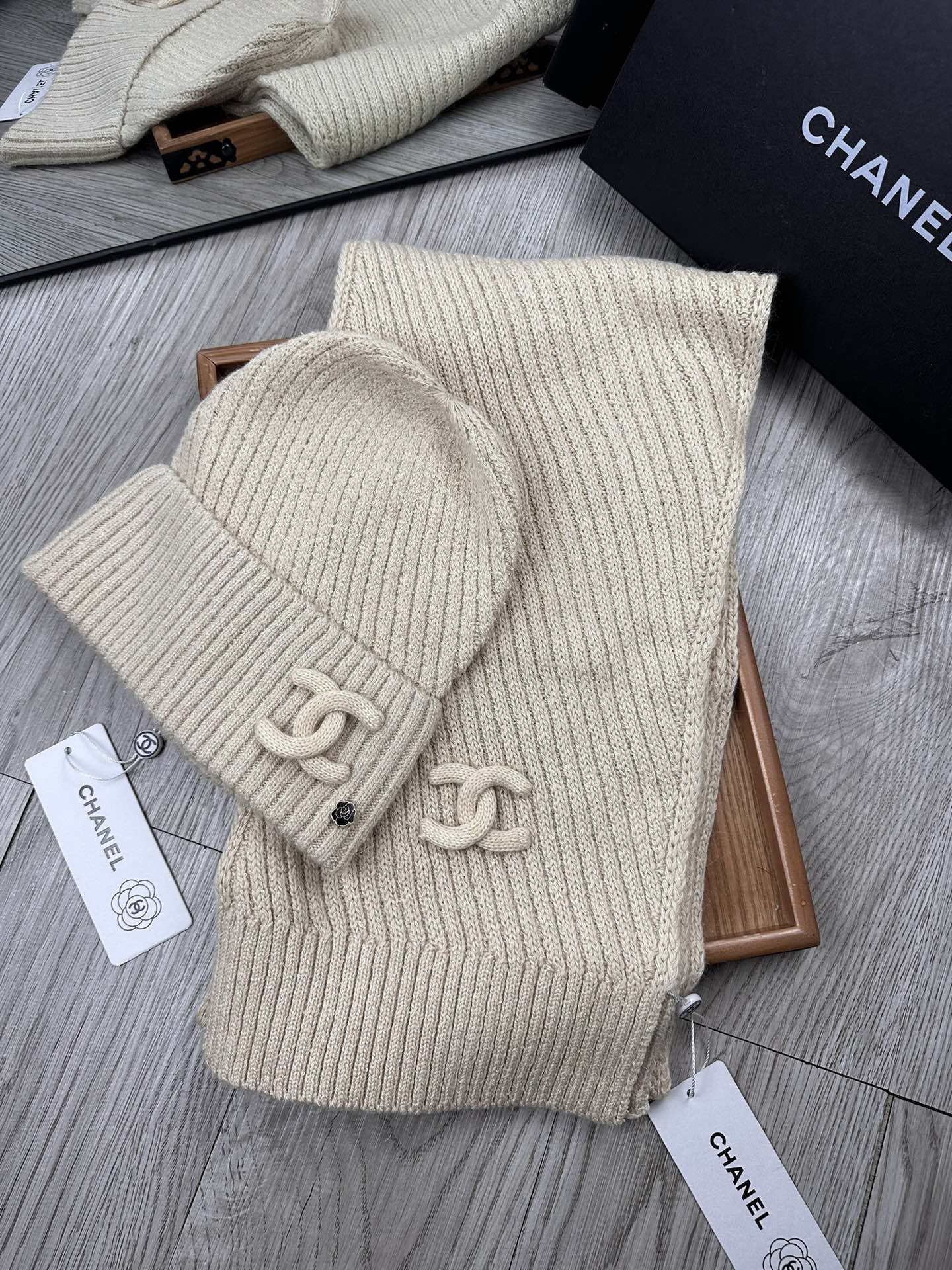 🌹。C家。 【羊毛套装帽子】经典套装帽子!帽子➕围巾!70%羊毛➕30%兔毛。暖暖哒超级舒服~冬日小姐姐减龄神器哦~这个 🌹。C家。 【羊毛套装帽子】经典套装帽子!帽子➕围巾!70%羊毛➕30%兔毛。暖暖哒超级舒服~冬日小姐姐减龄神器哦~这个
