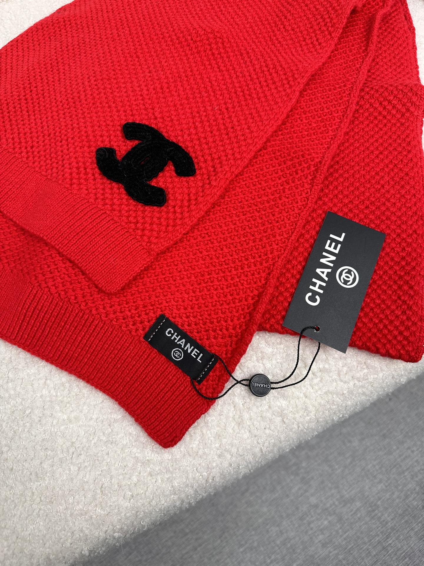 。C家。 专柜新款【香家针织长巾】美翻了！御用殿堂级极品‼️新款专柜在售 进口羊毛时尚针织毛线围巾❗美丽