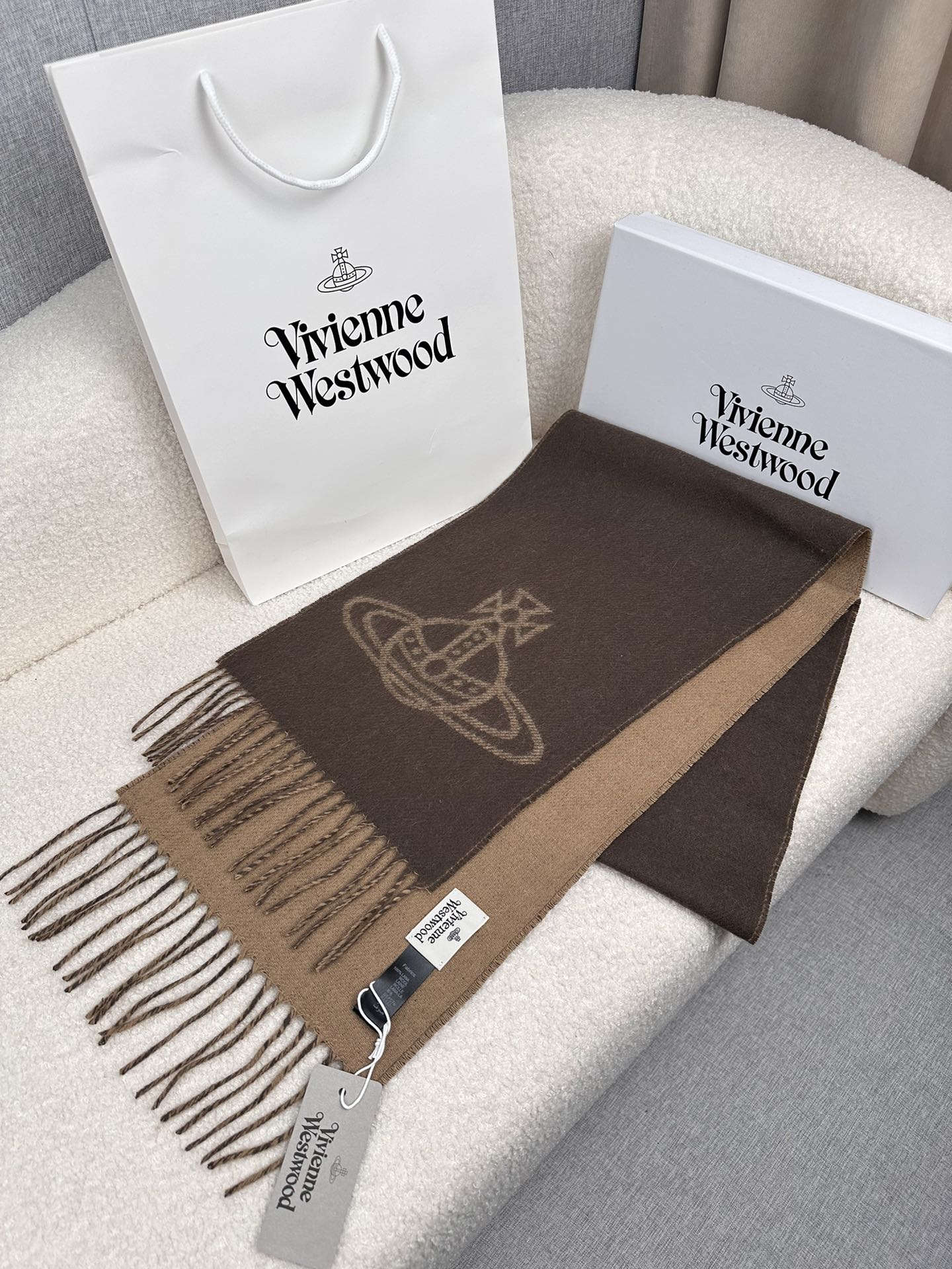 P。西太后。英国朋克教母“西太后Vivienne Westwood”最爱的土星❗❗从精神上，Vivenn