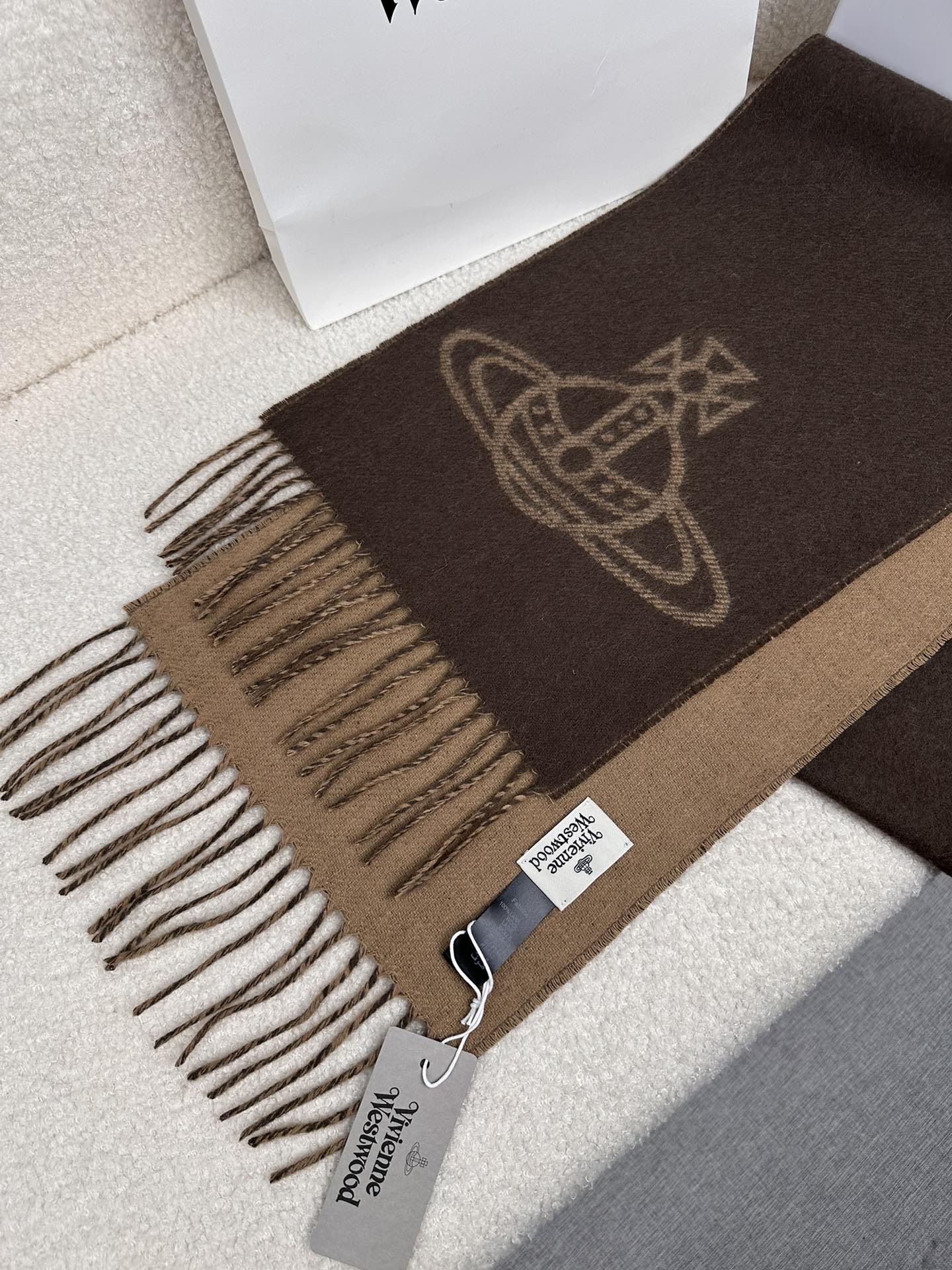 P。西太后。英国朋克教母“西太后Vivienne Westwood”最爱的土星❗❗从精神上，Vivenn