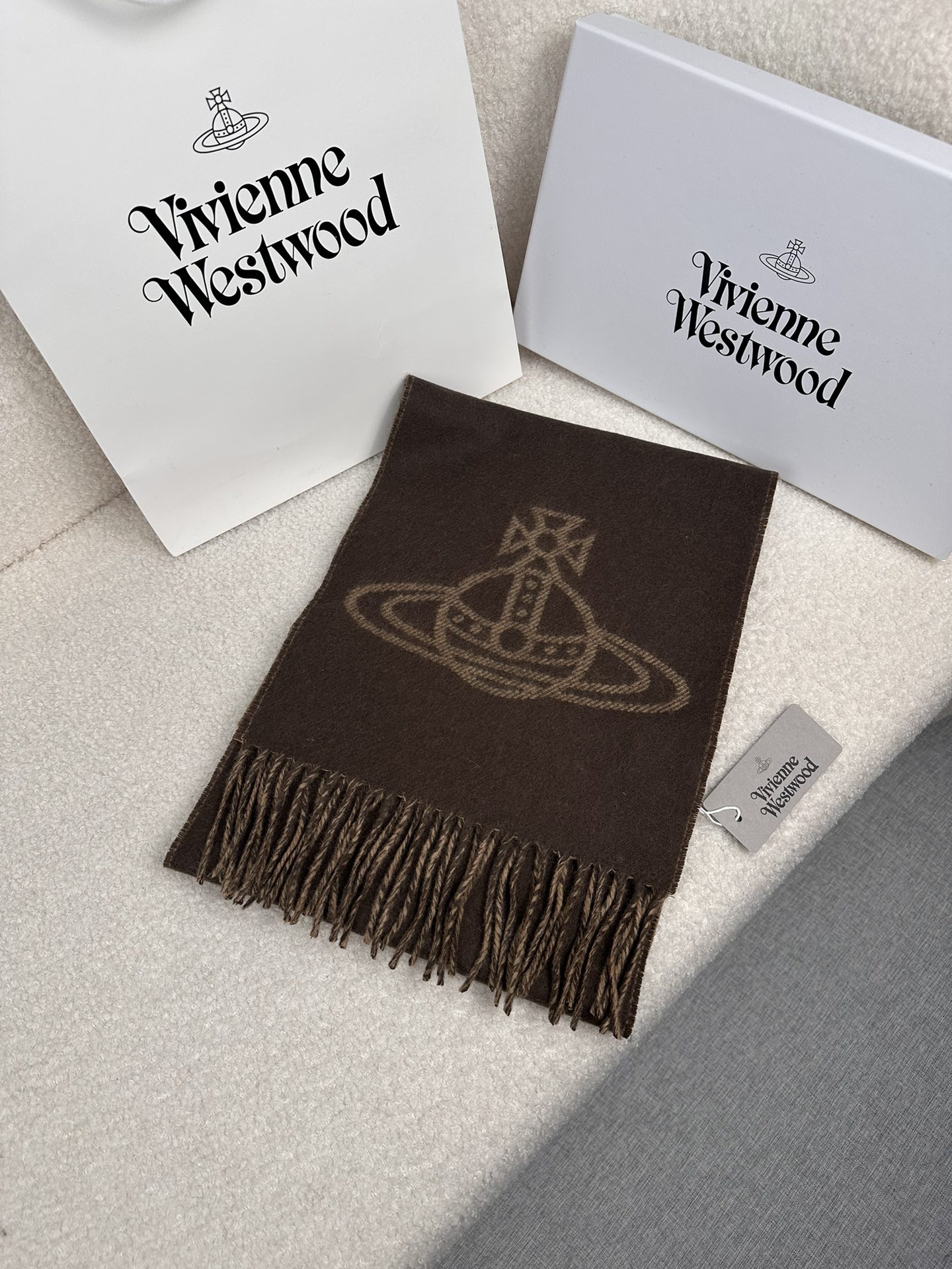 P。西太后。英国朋克教母“西太后Vivienne Westwood”最爱的土星❗❗从精神上，Vivenn