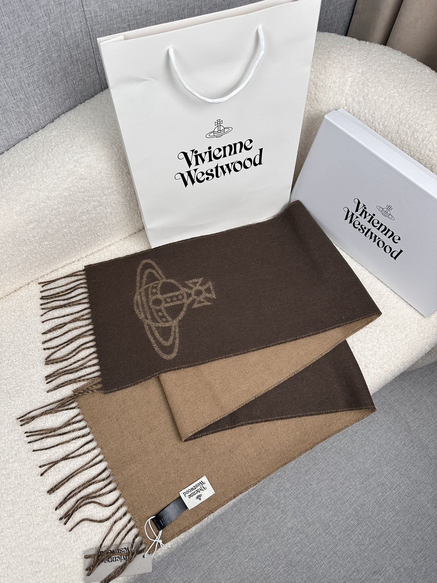 P。西太后。英国朋克教母“西太后Vivienne Westwood”最爱的土星❗❗从精神上，Vivenn