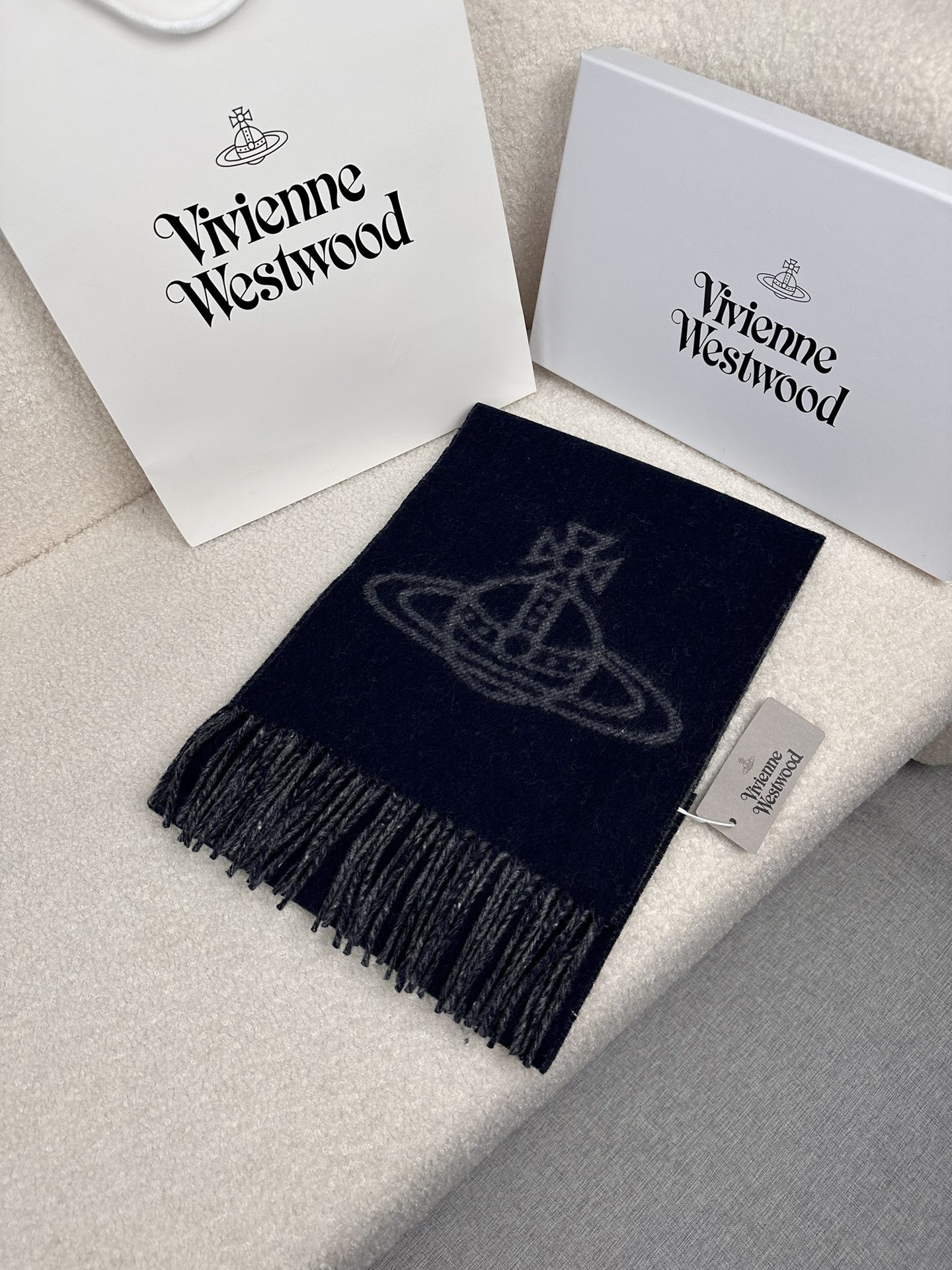 P西太后英国朋克教母“西太后VivienneWestwood”最爱的土星从精神上VivenneWestw