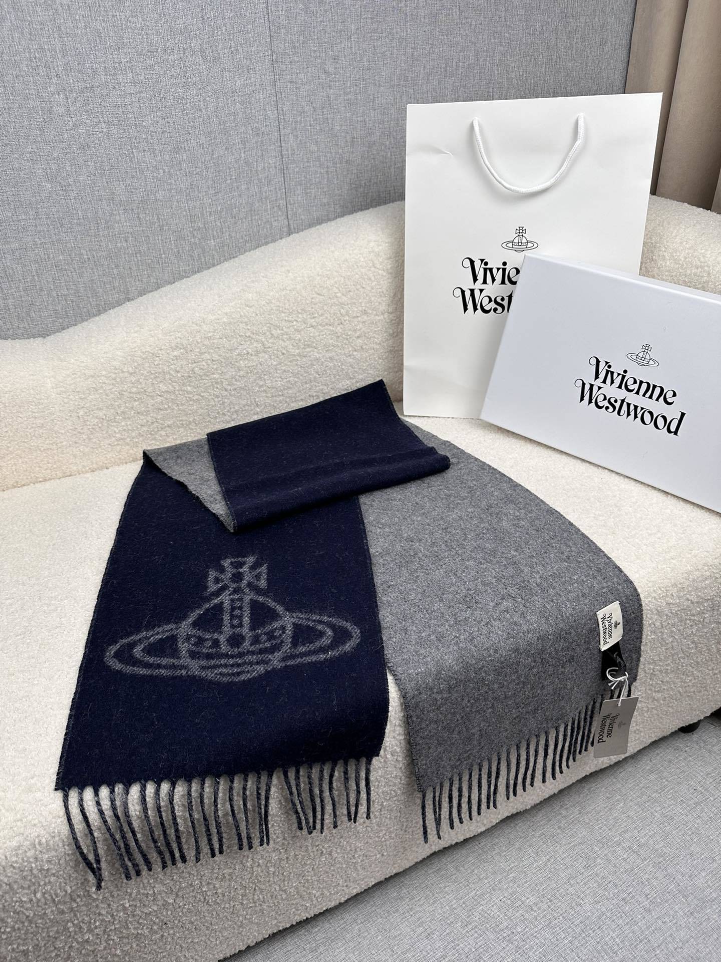 P西太后英国朋克教母“西太后VivienneWestwood”最爱的土星从精神上VivenneWestw