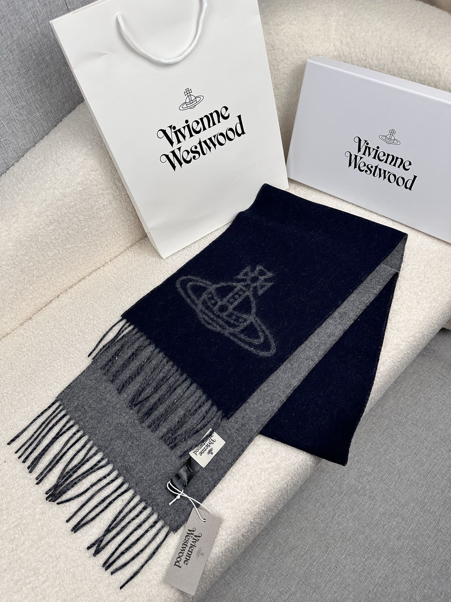 P西太后英国朋克教母“西太后VivienneWestwood”最爱的土星从精神上VivenneWestw