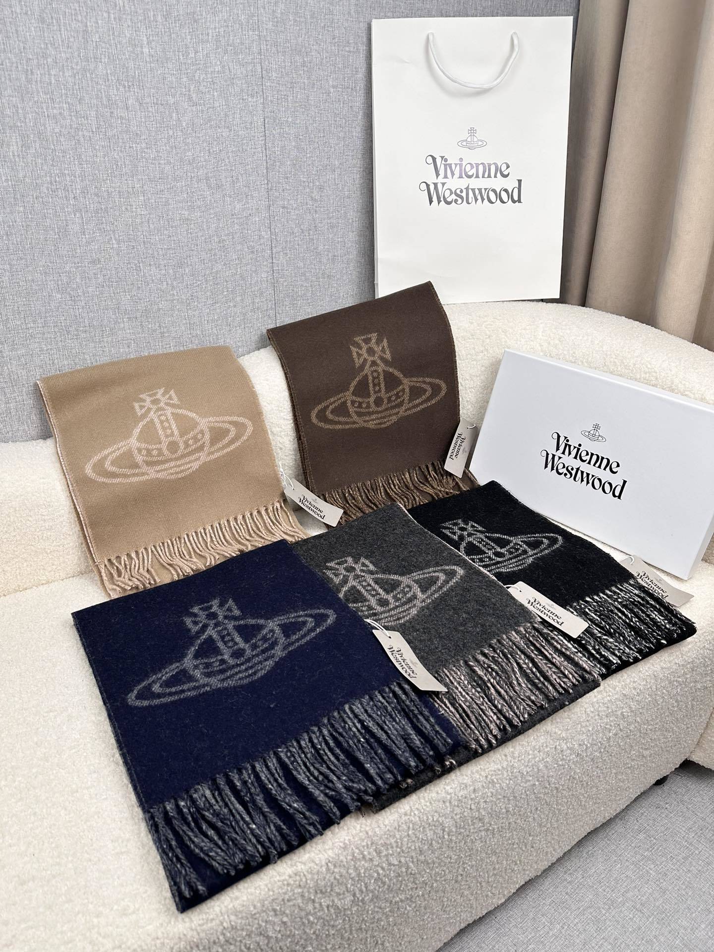 P西太后英国朋克教母“西太后VivienneWestwood”最爱的土星从精神上VivenneWestw