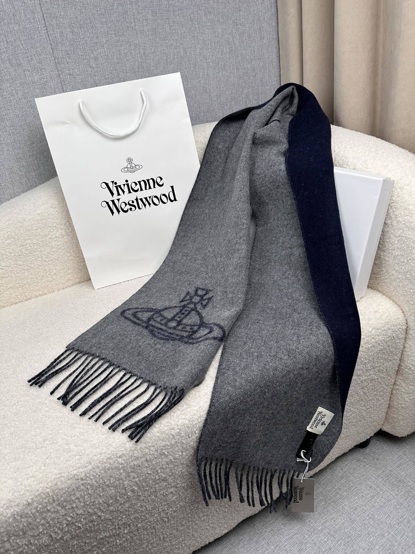 P西太后英国朋克教母“西太后VivienneWestwood”最爱的土星从精神上VivenneWestw