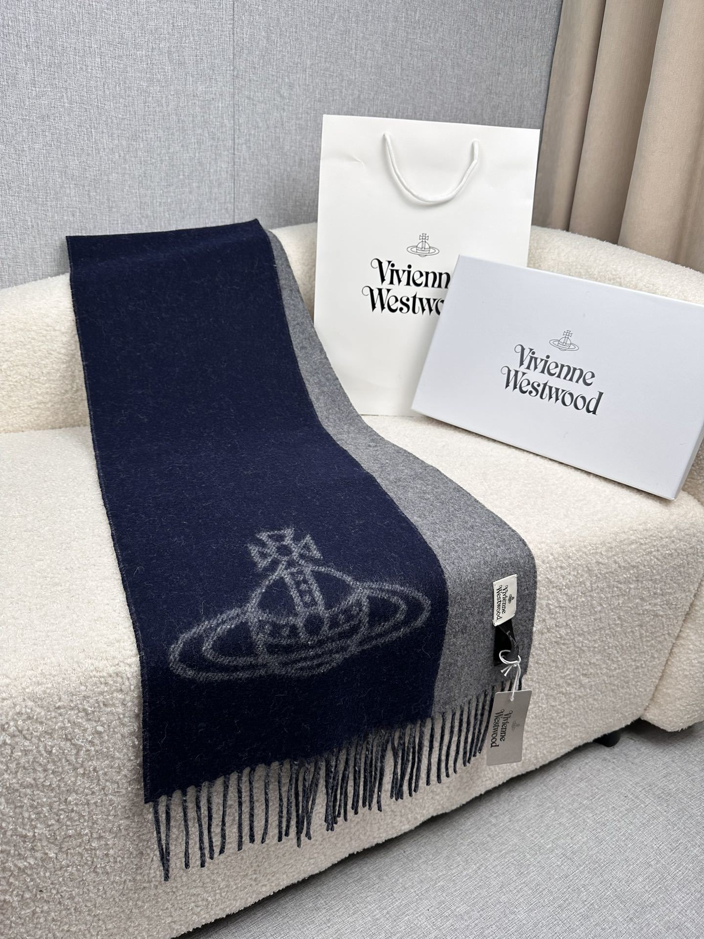 P西太后英国朋克教母“西太后VivienneWestwood”最爱的土星从精神上VivenneWestw