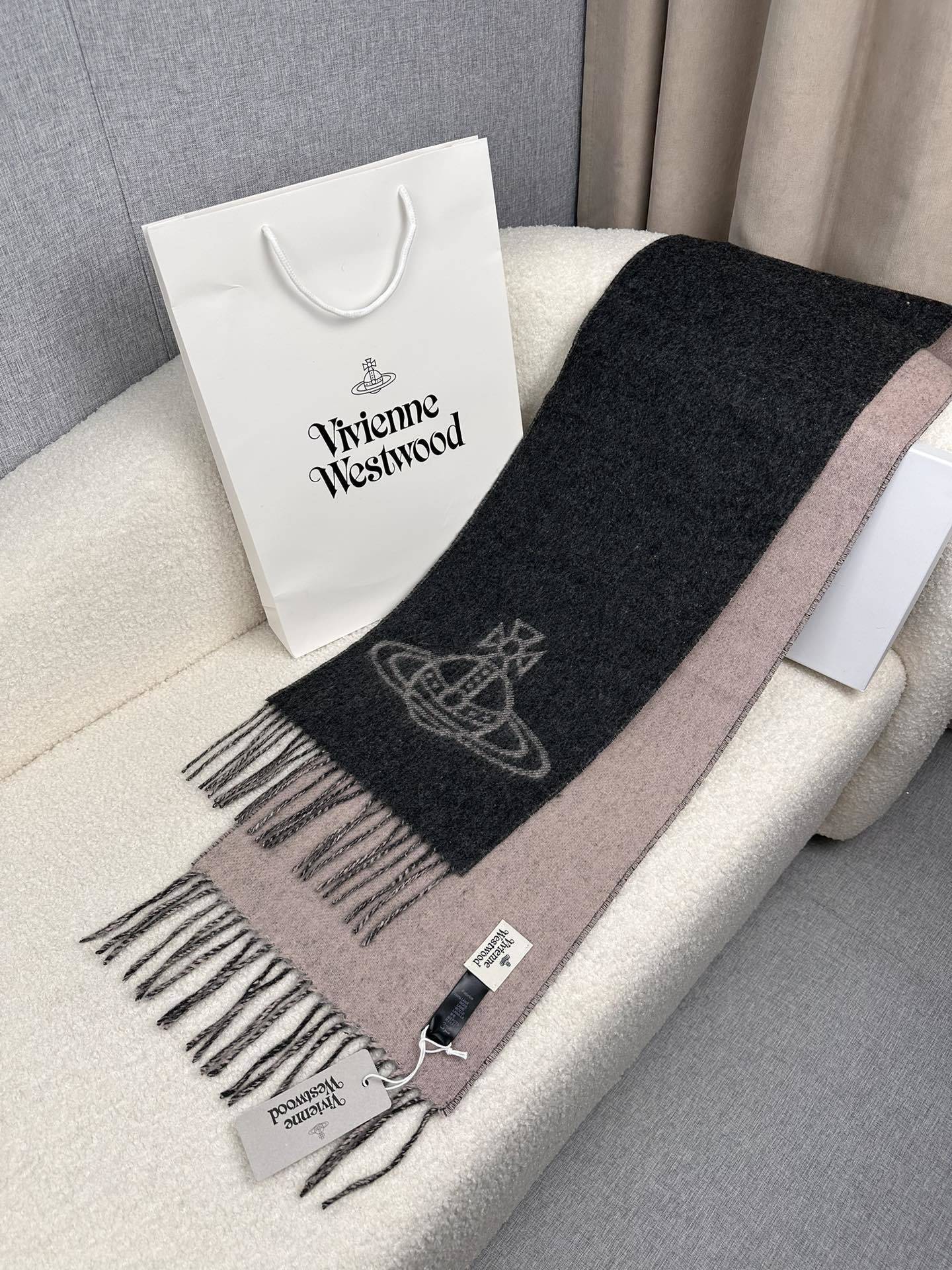 P西太后英国朋克教母“西太后VivienneWestwood”最爱的土星从精神上VivenneWestw