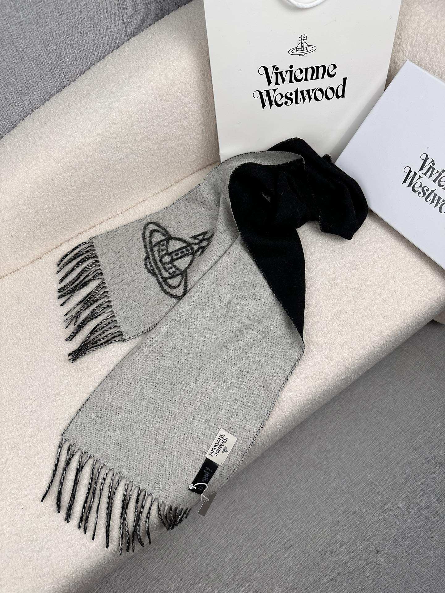 P。西太后。英国朋克教母“西太后Vivienne Westwood”最爱的土星❗❗从精神上，Vivenn