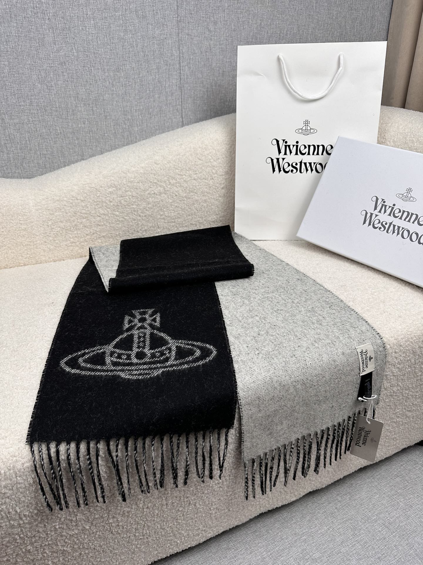 P。西太后。英国朋克教母“西太后Vivienne Westwood”最爱的土星❗❗从精神上，Vivenn