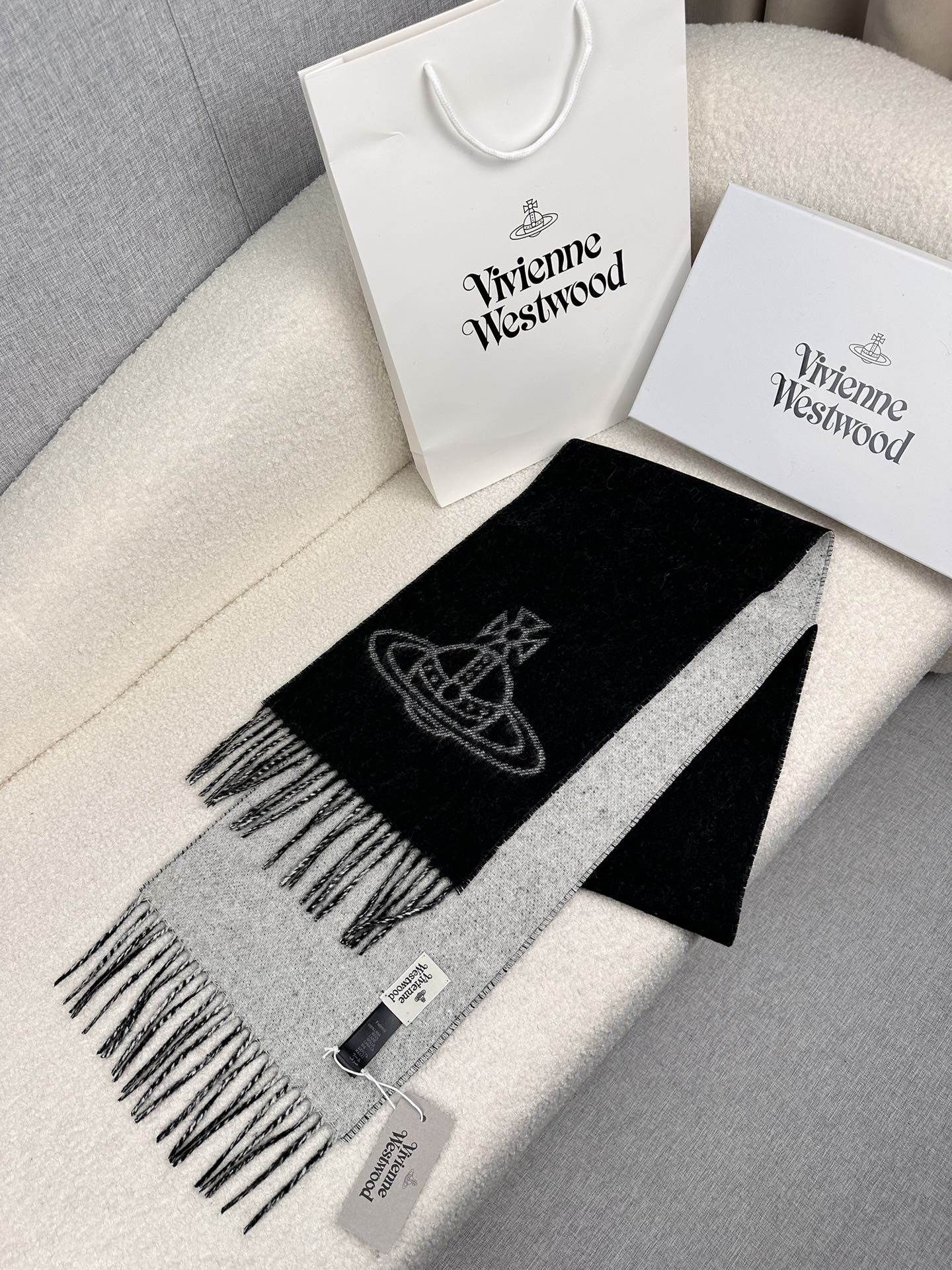 P。西太后。英国朋克教母“西太后Vivienne Westwood”最爱的土星❗❗从精神上，Vivenn