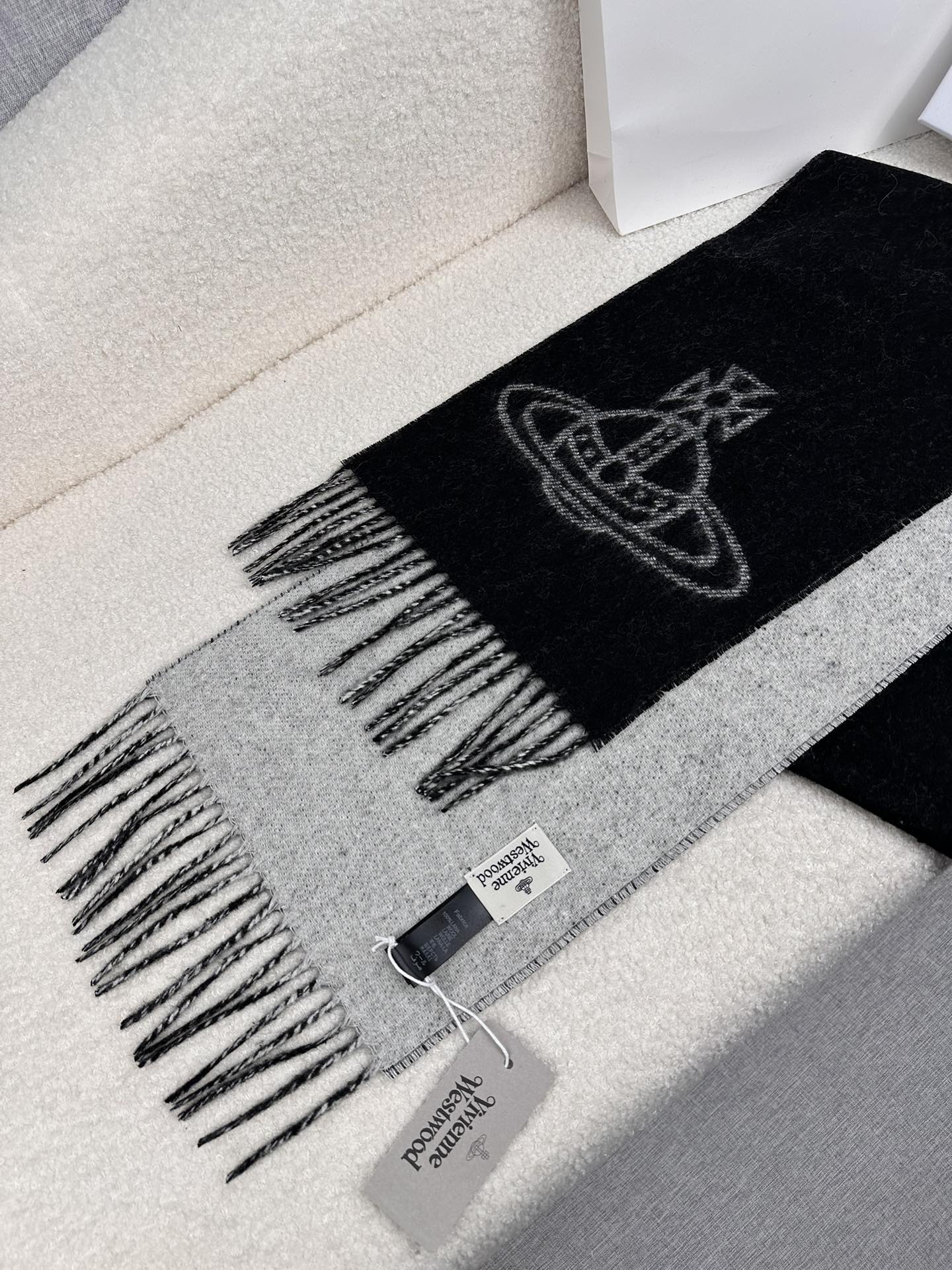 P。西太后。英国朋克教母“西太后Vivienne Westwood”最爱的土星❗❗从精神上，Vivenn