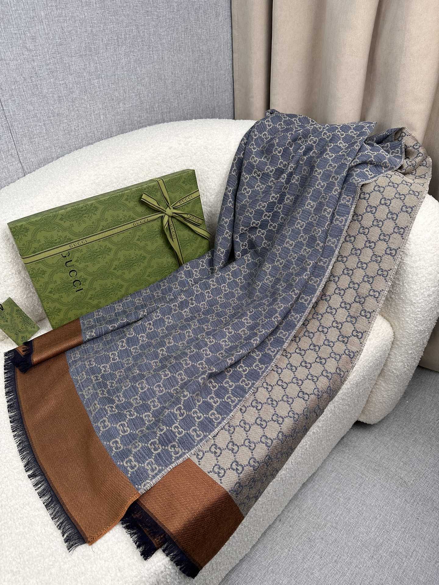 P。G家。新中式谁戴谁好看!GG牛仔咖啡边框]双面通用围巾少之又少的通用款里，Gucci最最经典的字母双
