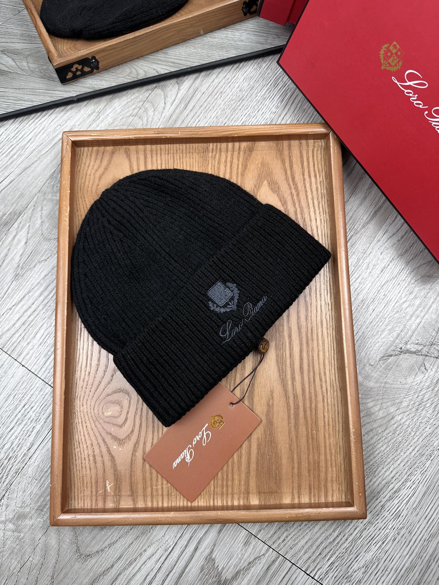 。LP。福利！！新款上架，特别实惠的一个系列帽子，面料：细毛线。密度紧致！毛线针织面料手感舒适透气性好！