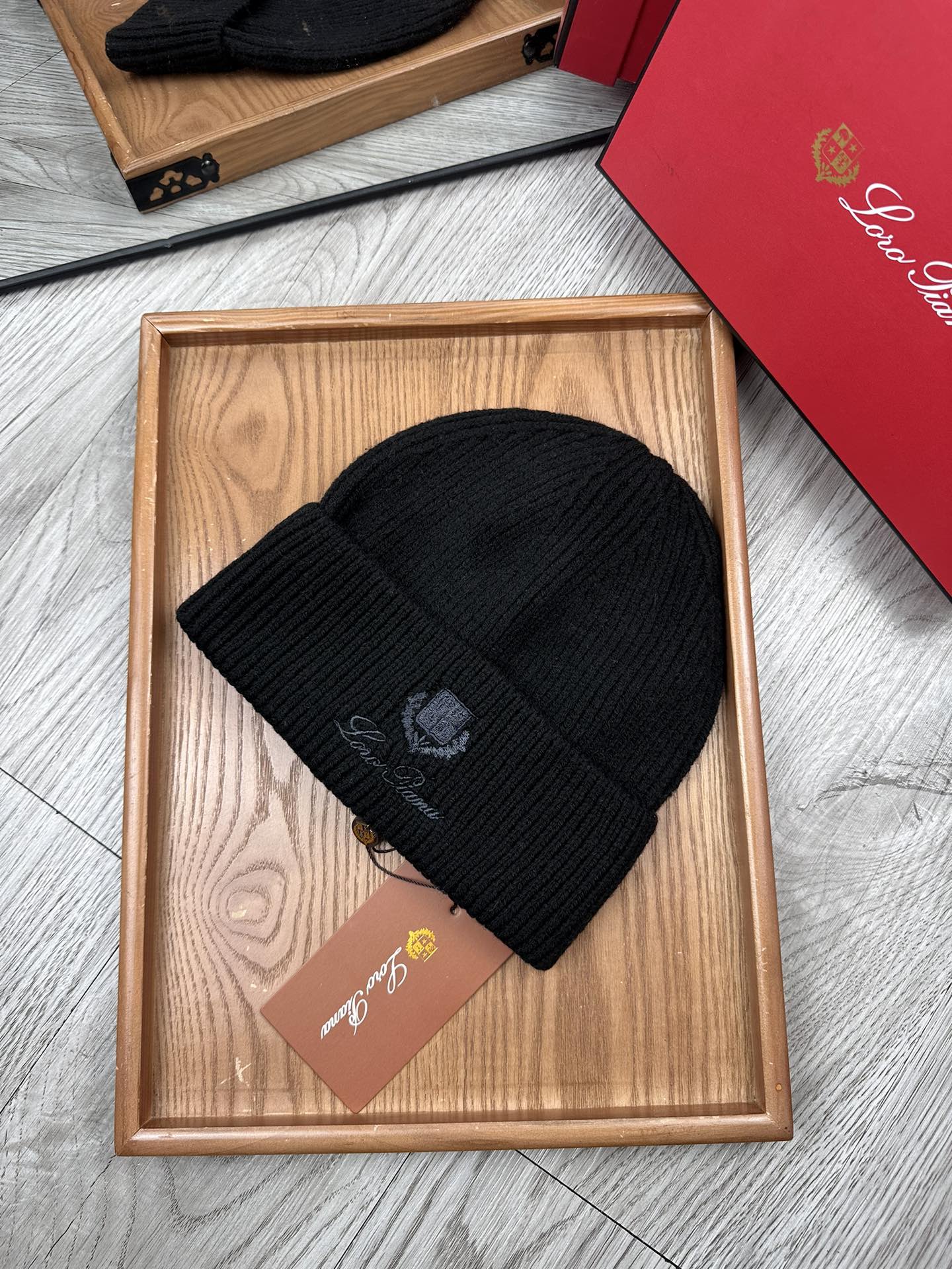 。LP。福利！！新款上架，特别实惠的一个系列帽子，面料：细毛线。密度紧致！毛线针织面料手感舒适透气性好！