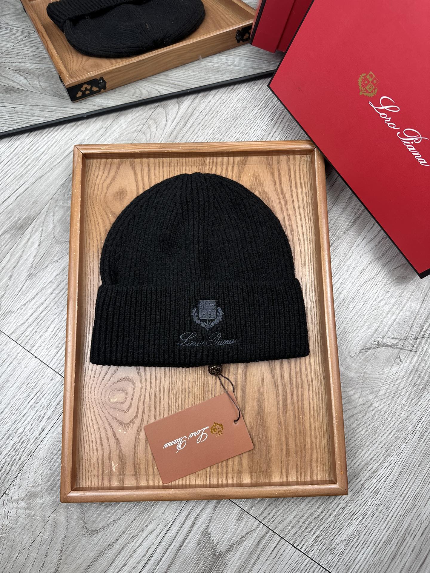 。LP。福利！！新款上架，特别实惠的一个系列帽子，面料：细毛线。密度紧致！毛线针织面料手感舒适透气性好！