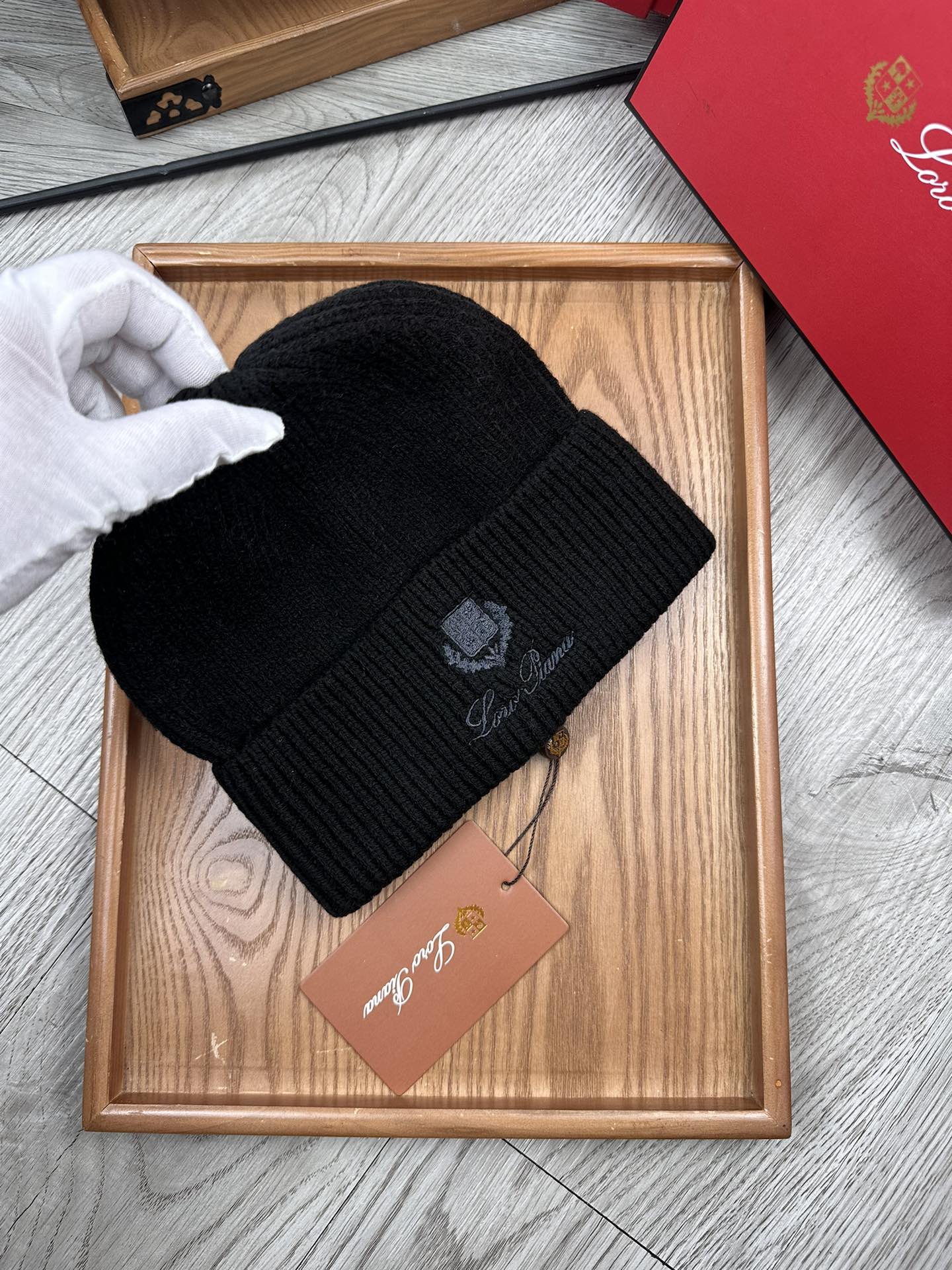 。LP。福利！！新款上架，特别实惠的一个系列帽子，面料：细毛线。密度紧致！毛线针织面料手感舒适透气性好！