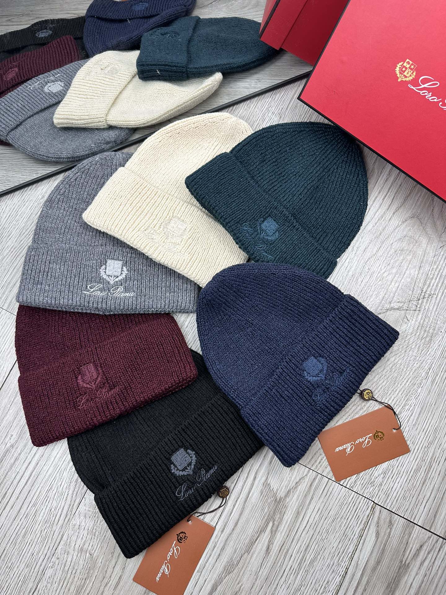 。LP。福利！！新款上架，特别实惠的一个系列帽子，面料：细毛线。密度紧致！毛线针织面料手感舒适透气性好！