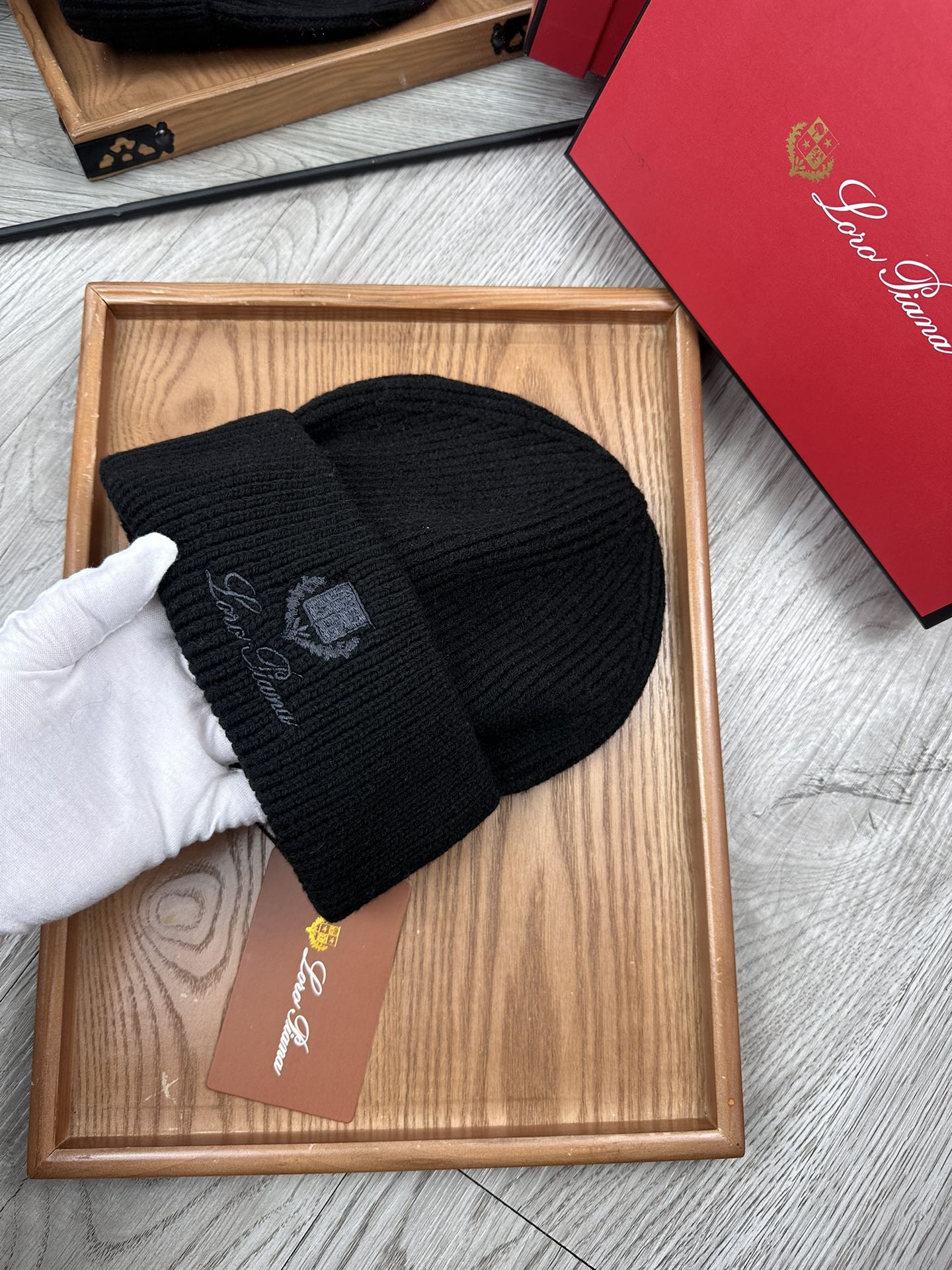 。LP。福利！！新款上架，特别实惠的一个系列帽子，面料：细毛线。密度紧致！毛线针织面料手感舒适透气性好！