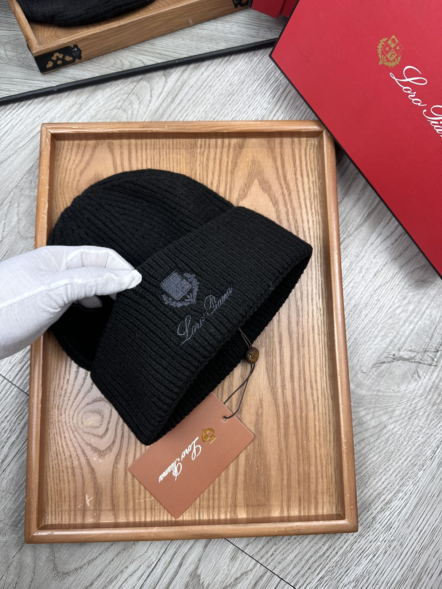 。LP。福利！！新款上架，特别实惠的一个系列帽子，面料：细毛线。密度紧致！毛线针织面料手感舒适透气性好！