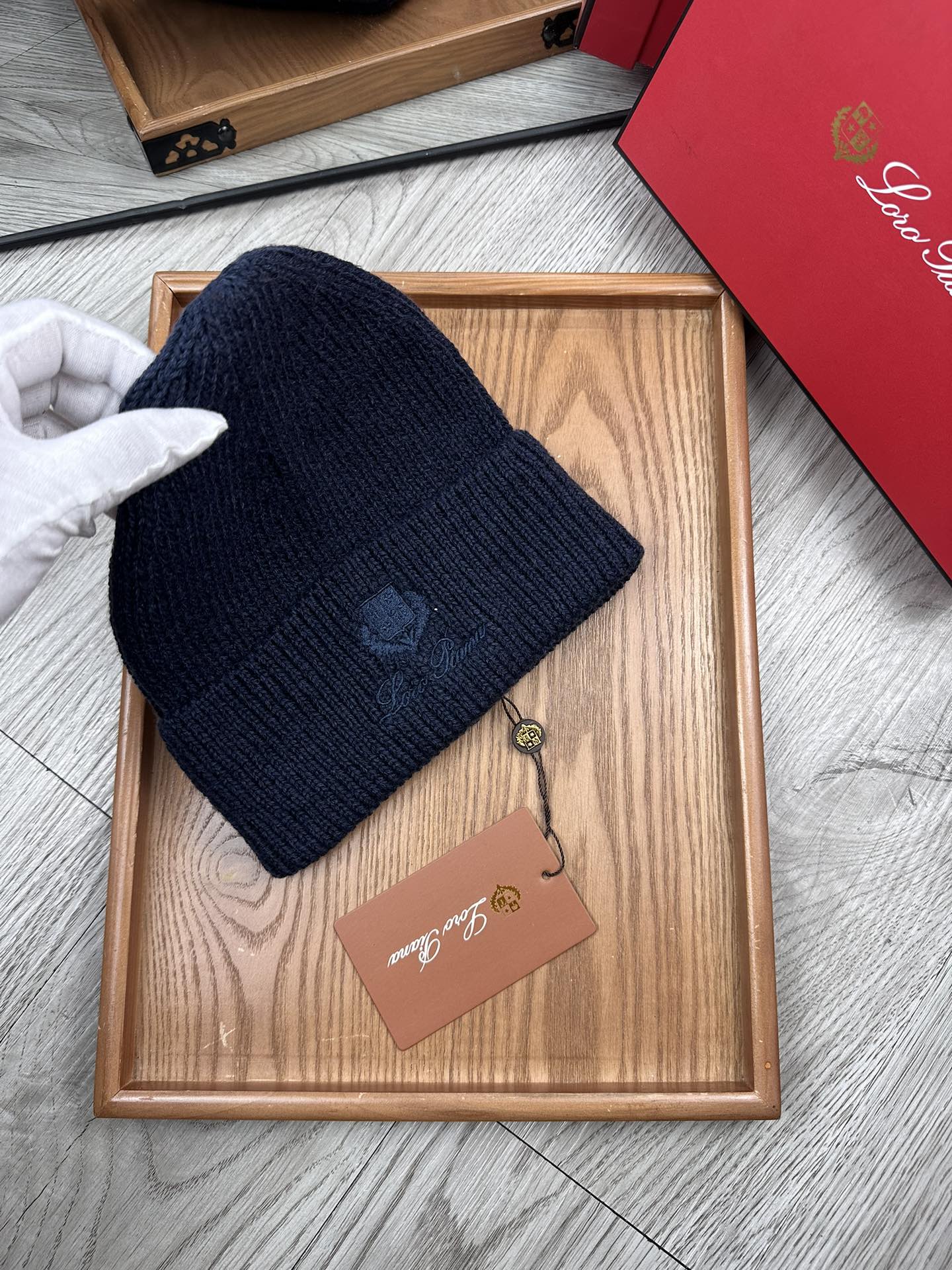 。LP。福利！！新款上架，特别实惠的一个系列帽子，面料：细毛线。密度紧致！毛线针织面料手感舒适透气性好！