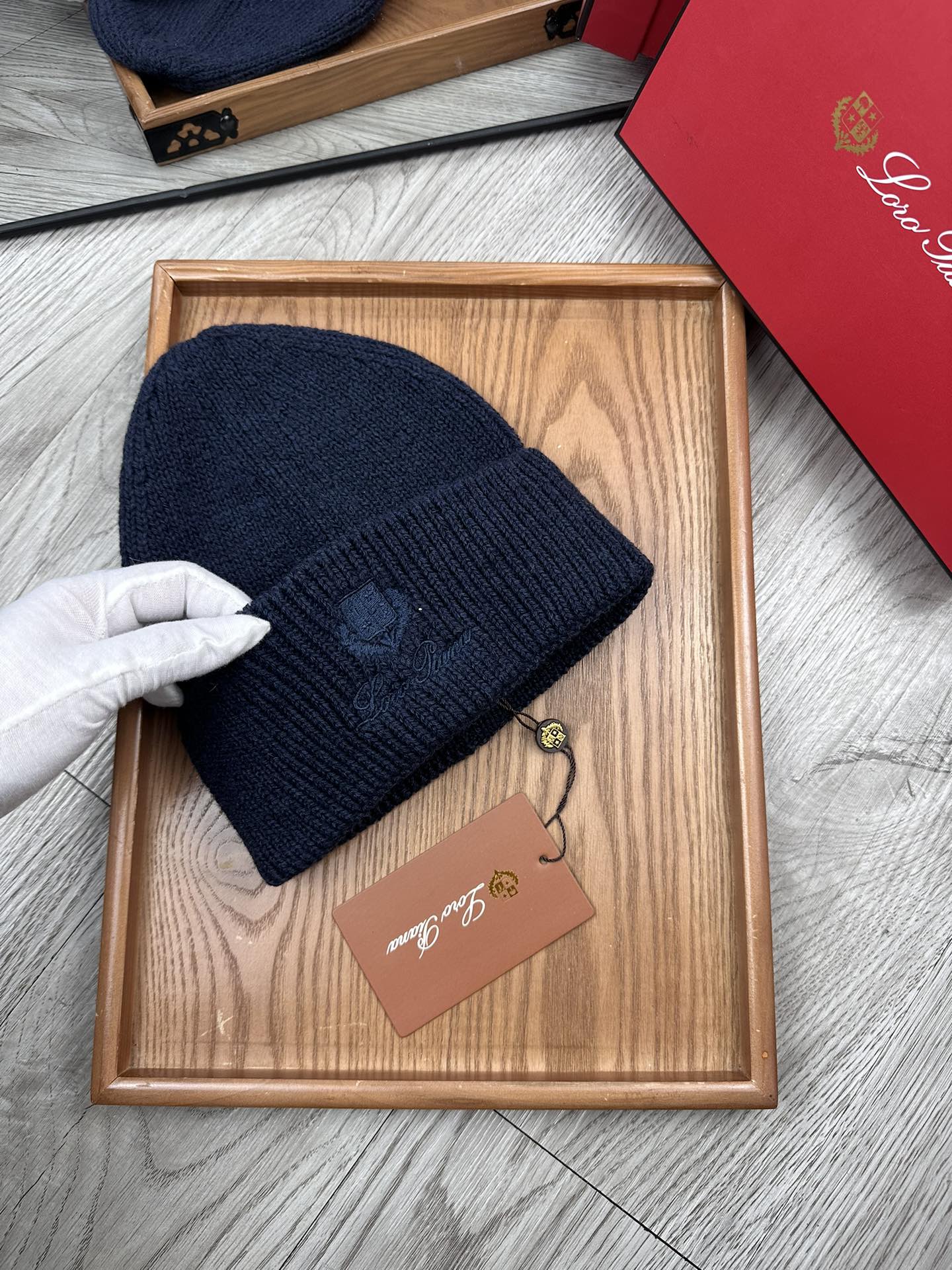 。LP。福利！！新款上架，特别实惠的一个系列帽子，面料：细毛线。密度紧致！毛线针织面料手感舒适透气性好！