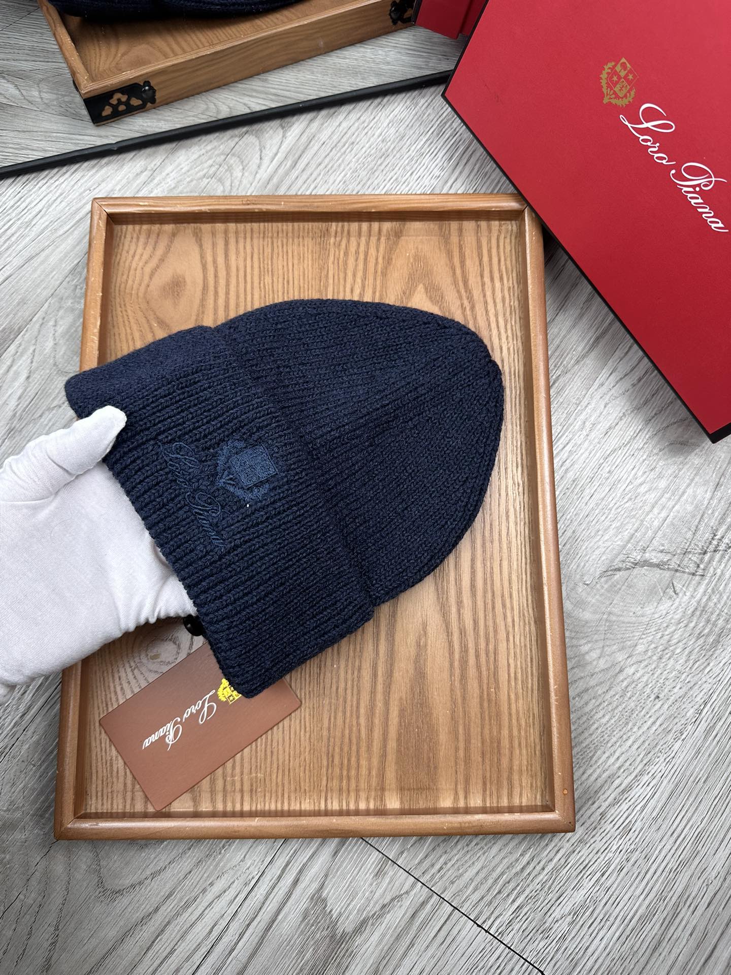 。LP。福利！！新款上架，特别实惠的一个系列帽子，面料：细毛线。密度紧致！毛线针织面料手感舒适透气性好！