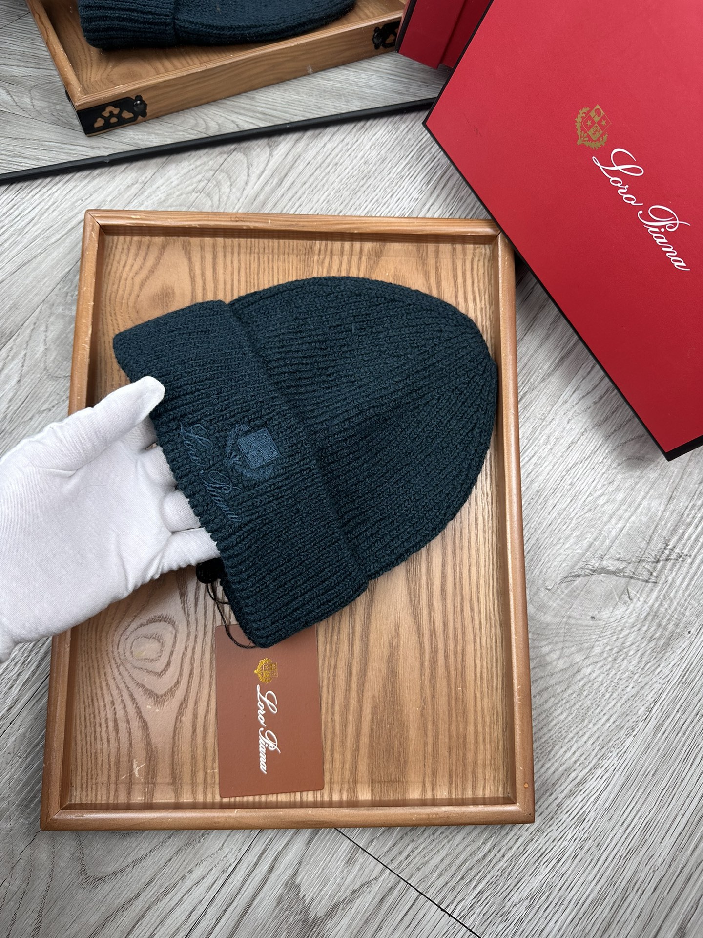 。LP。福利！！新款上架，特别实惠的一个系列帽子，面料：细毛线。密度紧致！毛线针织面料手感舒适透气性好！