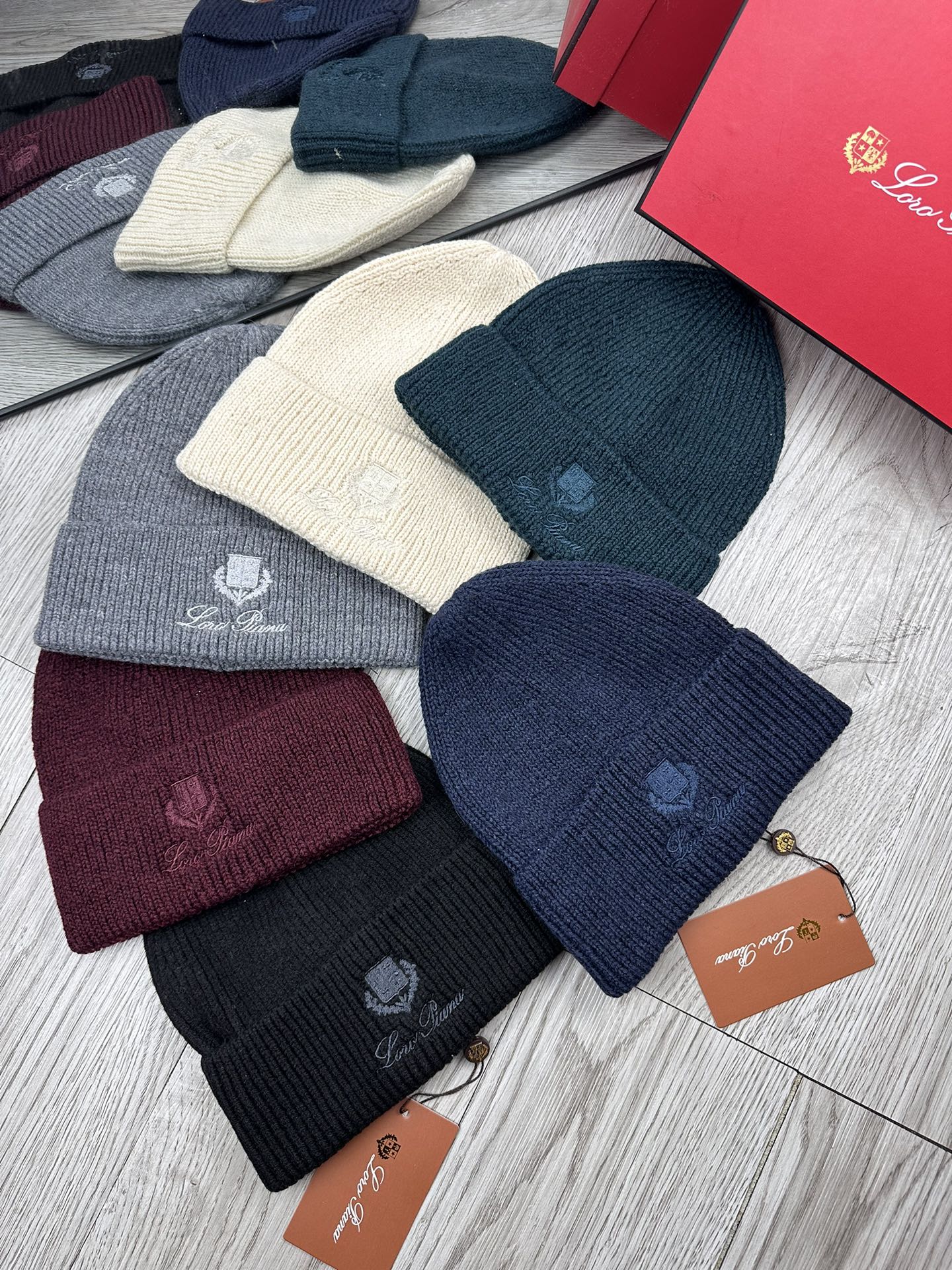 。LP。福利！！新款上架，特别实惠的一个系列帽子，面料：细毛线。密度紧致！毛线针织面料手感舒适透气性好！