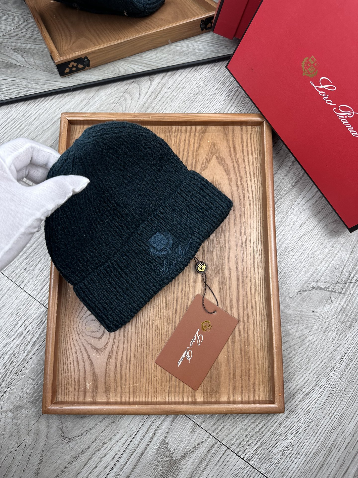 。LP。福利！！新款上架，特别实惠的一个系列帽子，面料：细毛线。密度紧致！毛线针织面料手感舒适透气性好！