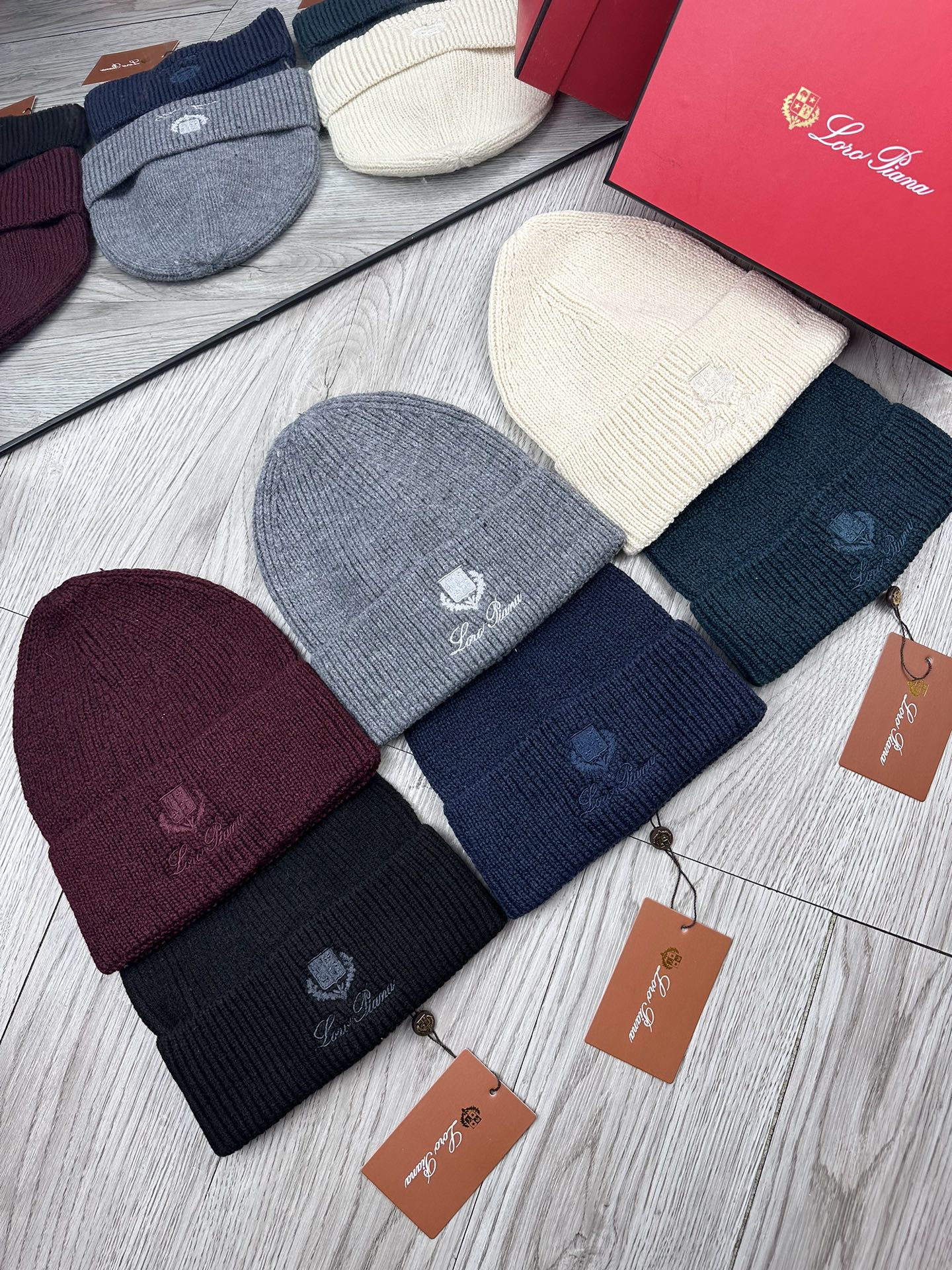 。LP。福利！！新款上架，特别实惠的一个系列帽子，面料：细毛线。密度紧致！毛线针织面料手感舒适透气性好！