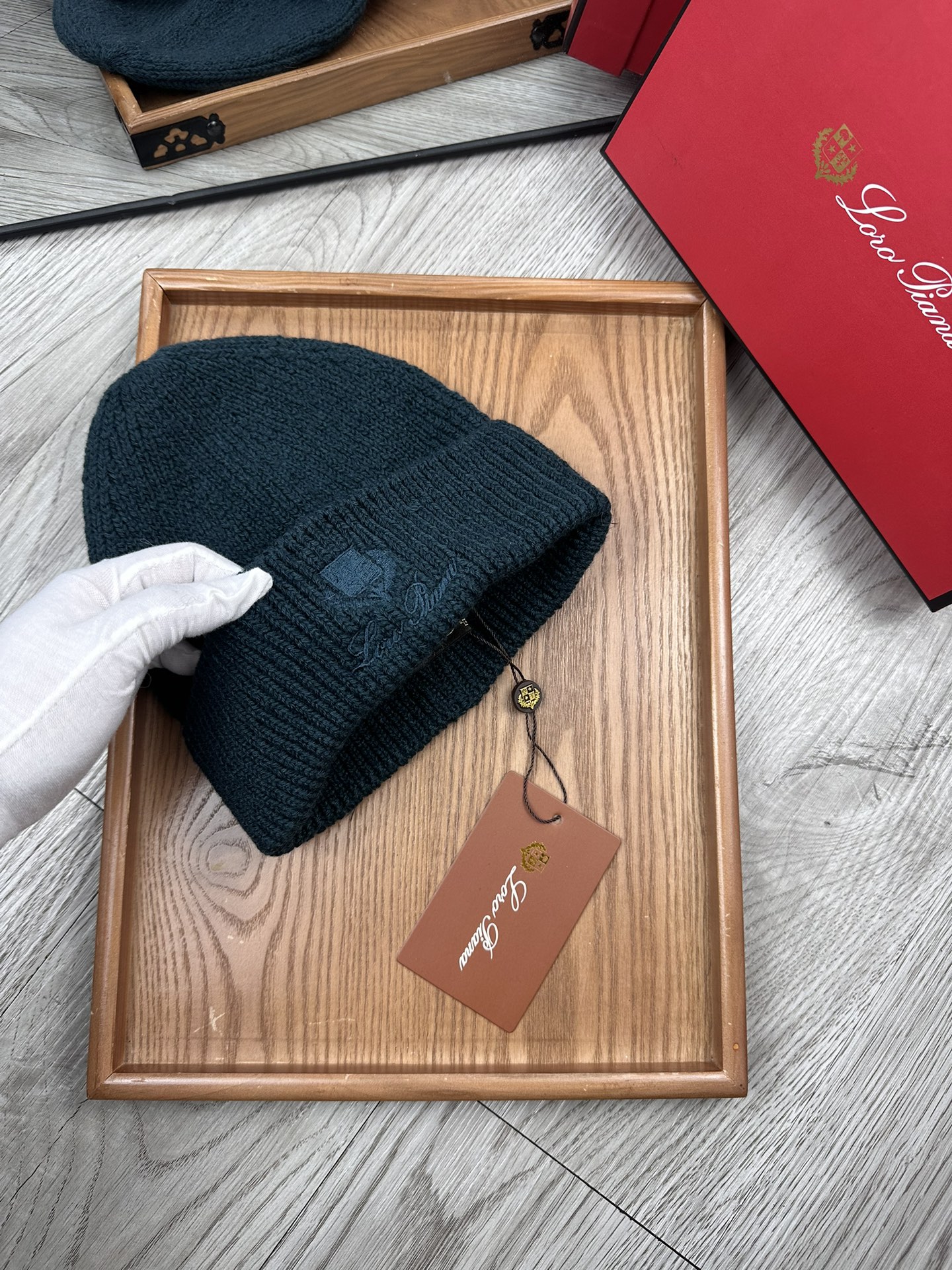 。LP。福利！！新款上架，特别实惠的一个系列帽子，面料：细毛线。密度紧致！毛线针织面料手感舒适透气性好！