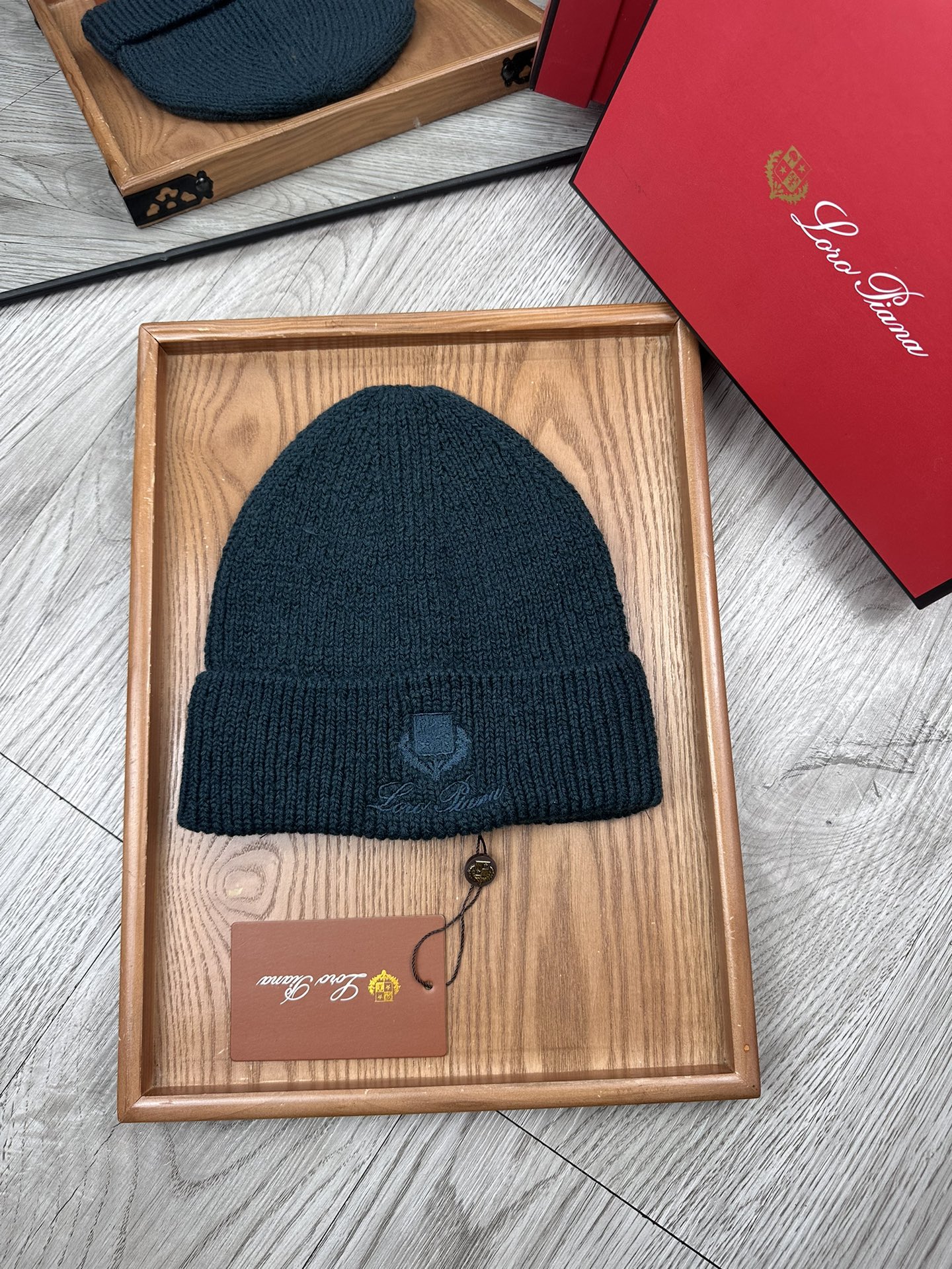 。LP。福利！！新款上架，特别实惠的一个系列帽子，面料：细毛线。密度紧致！毛线针织面料手感舒适透气性好！