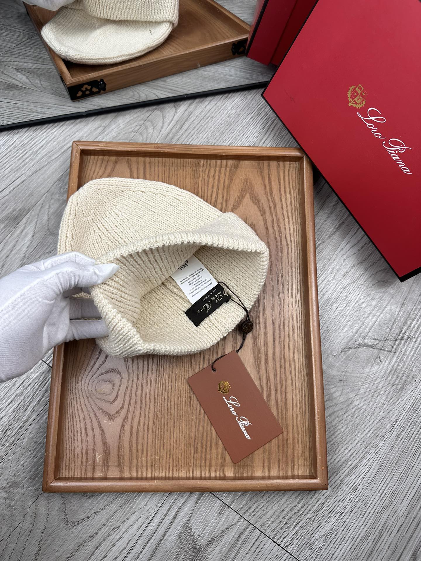 。LP。福利！！新款上架，特别实惠的一个系列帽子，面料：细毛线。密度紧致！毛线针织面料手感舒适透气性好！