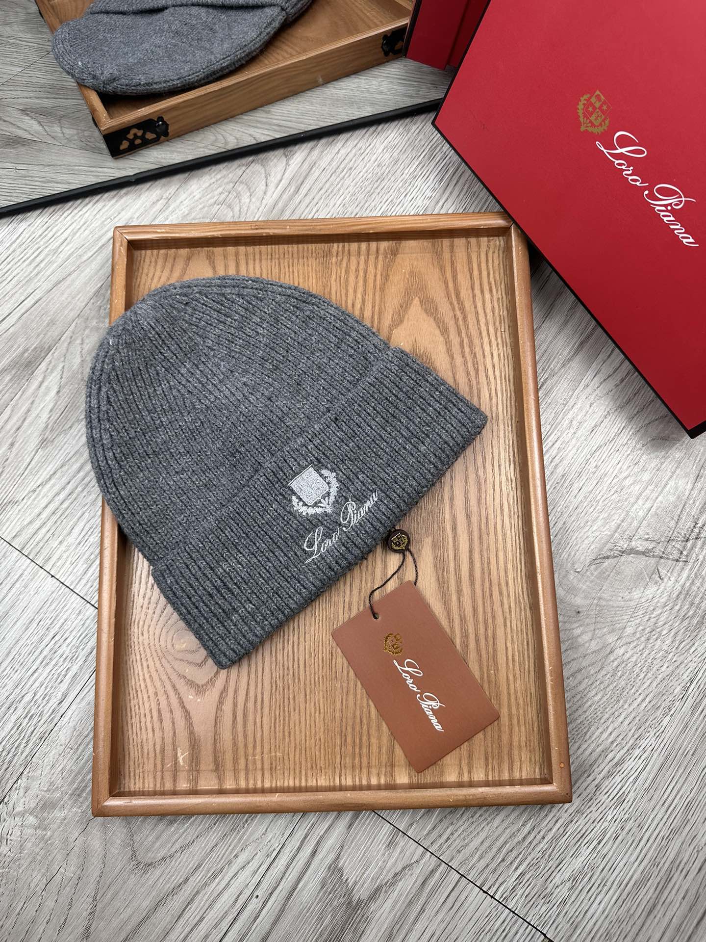 。LP。福利！！新款上架，特别实惠的一个系列帽子，面料：细毛线。密度紧致！毛线针织面料手感舒适透气性好！