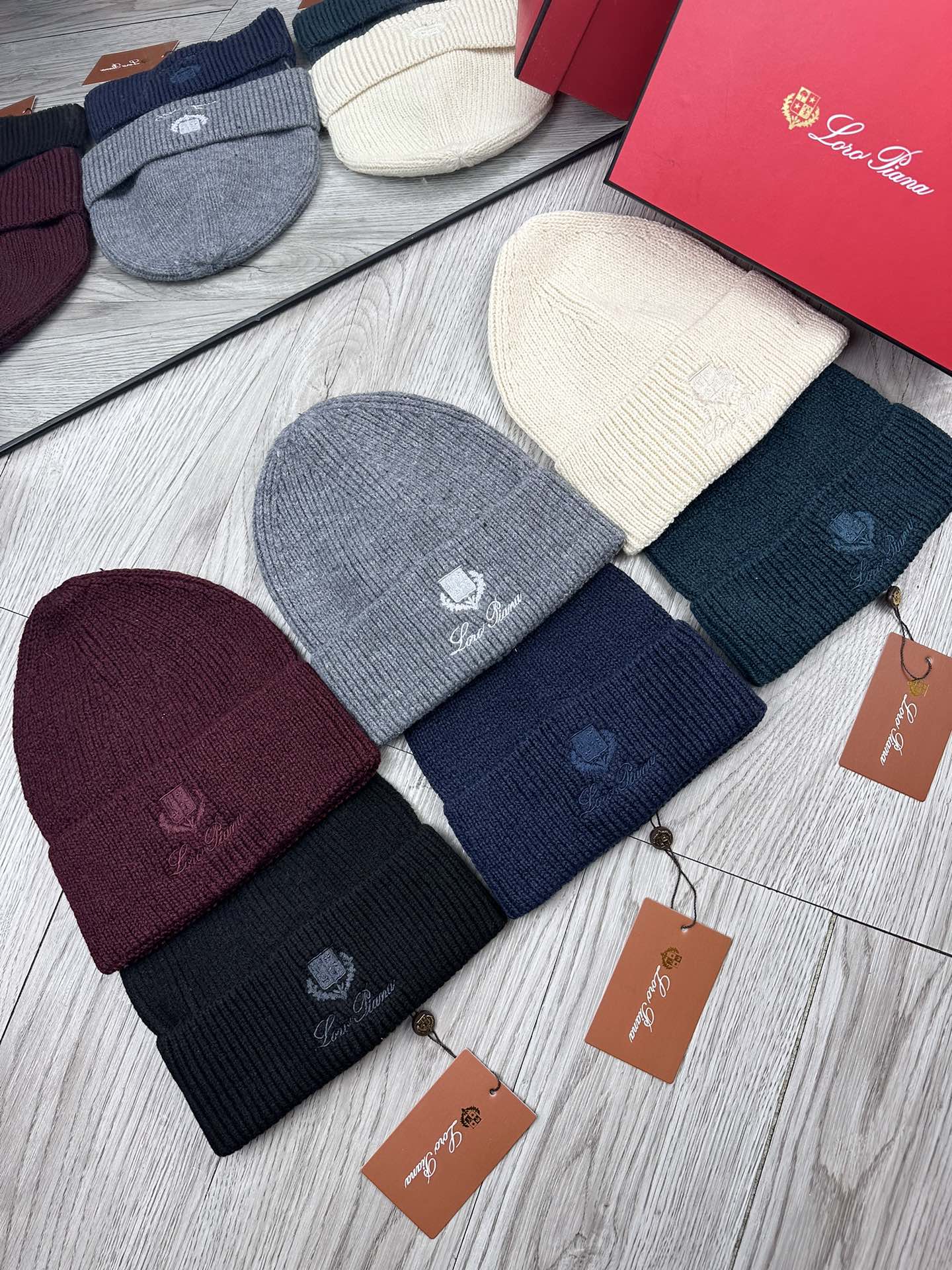 。LP。福利！！新款上架，特别实惠的一个系列帽子，面料：细毛线。密度紧致！毛线针织面料手感舒适透气性好！