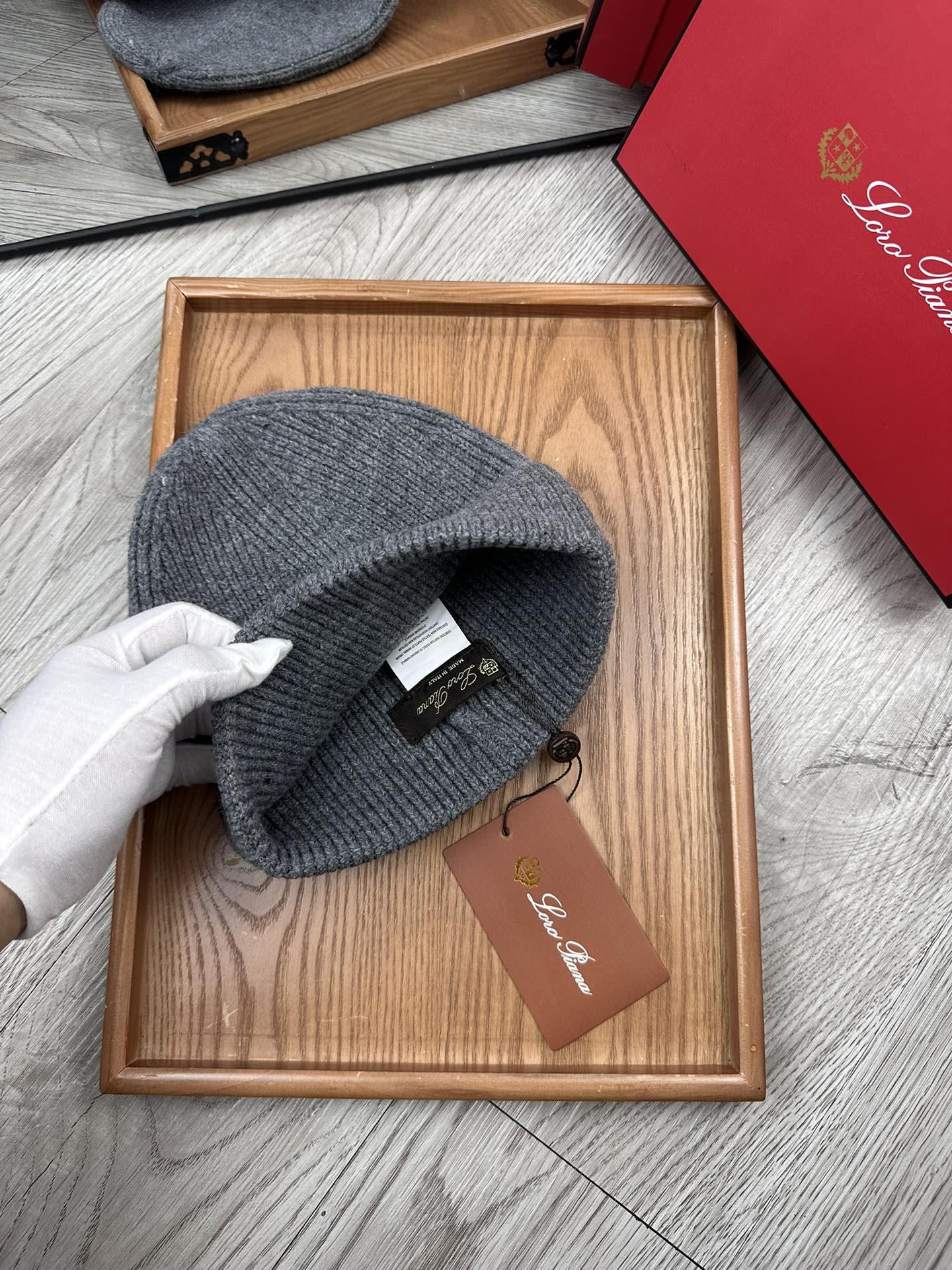 。LP。福利！！新款上架，特别实惠的一个系列帽子，面料：细毛线。密度紧致！毛线针织面料手感舒适透气性好！