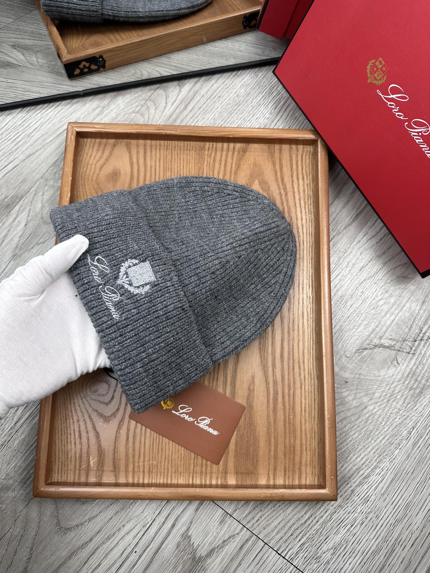 。LP。福利！！新款上架，特别实惠的一个系列帽子，面料：细毛线。密度紧致！毛线针织面料手感舒适透气性好！