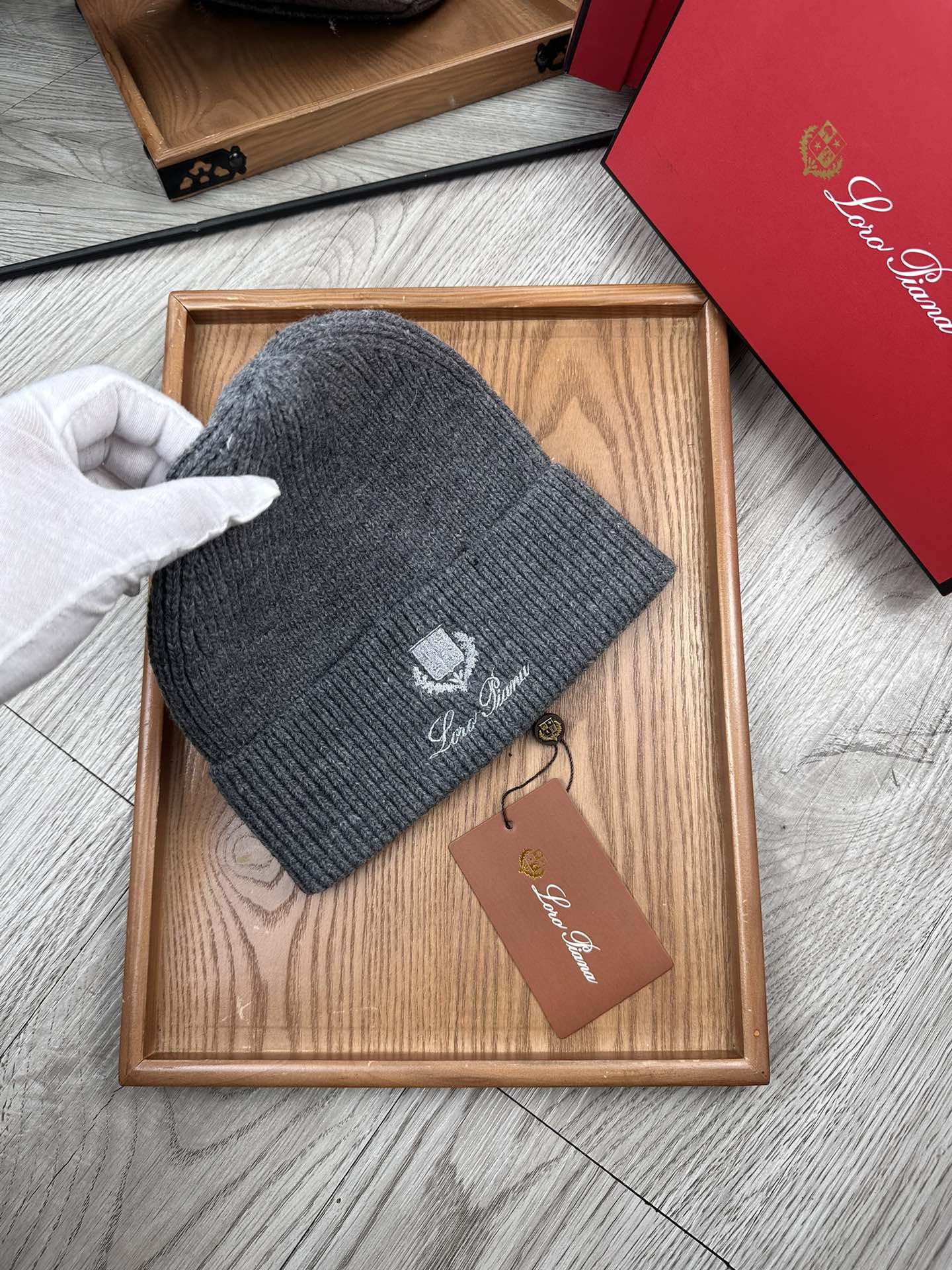 。LP。福利！！新款上架，特别实惠的一个系列帽子，面料：细毛线。密度紧致！毛线针织面料手感舒适透气性好！