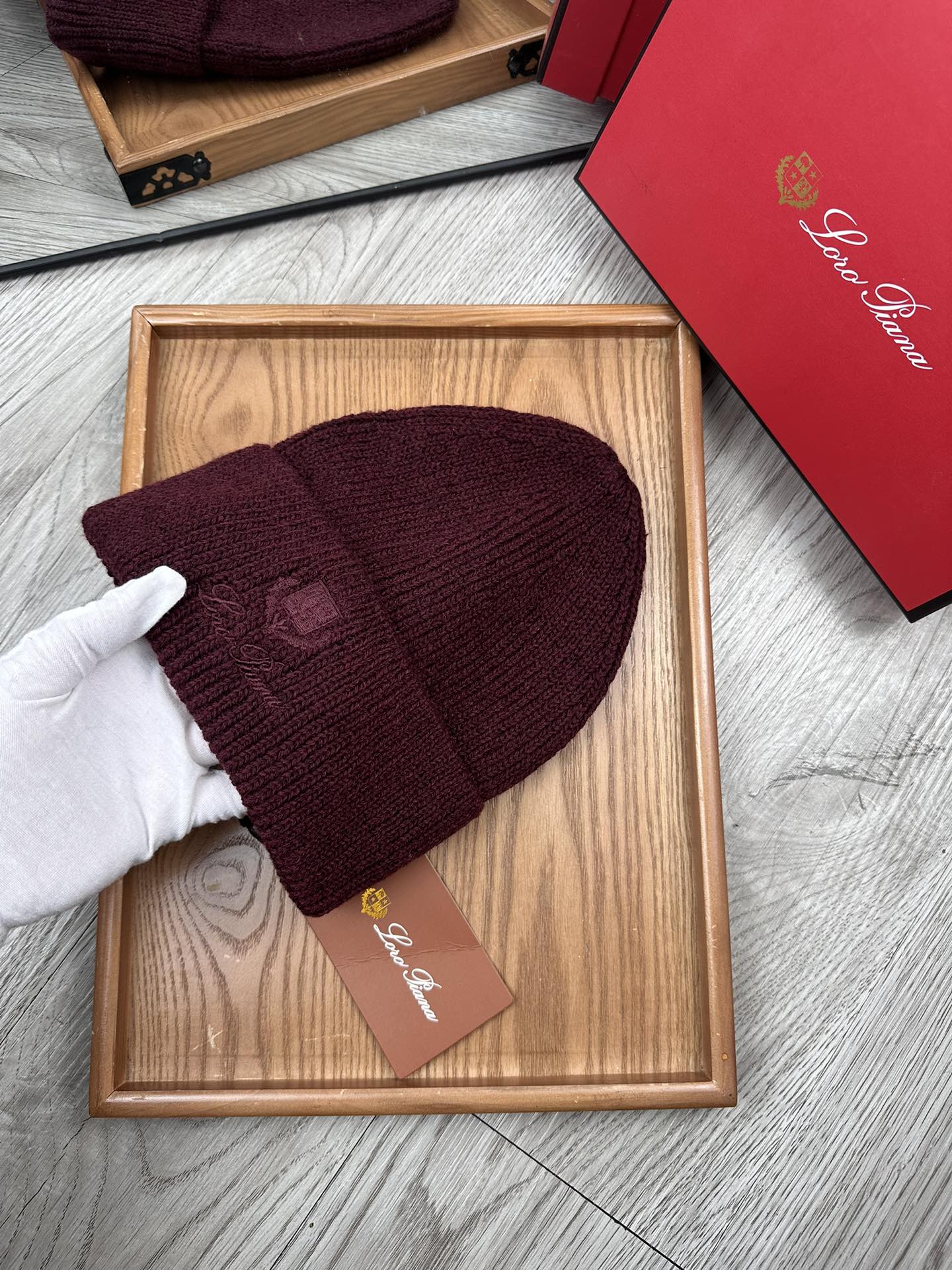 。LP。福利！！新款上架，特别实惠的一个系列帽子，面料：细毛线。密度紧致！毛线针织面料手感舒适透气性好！