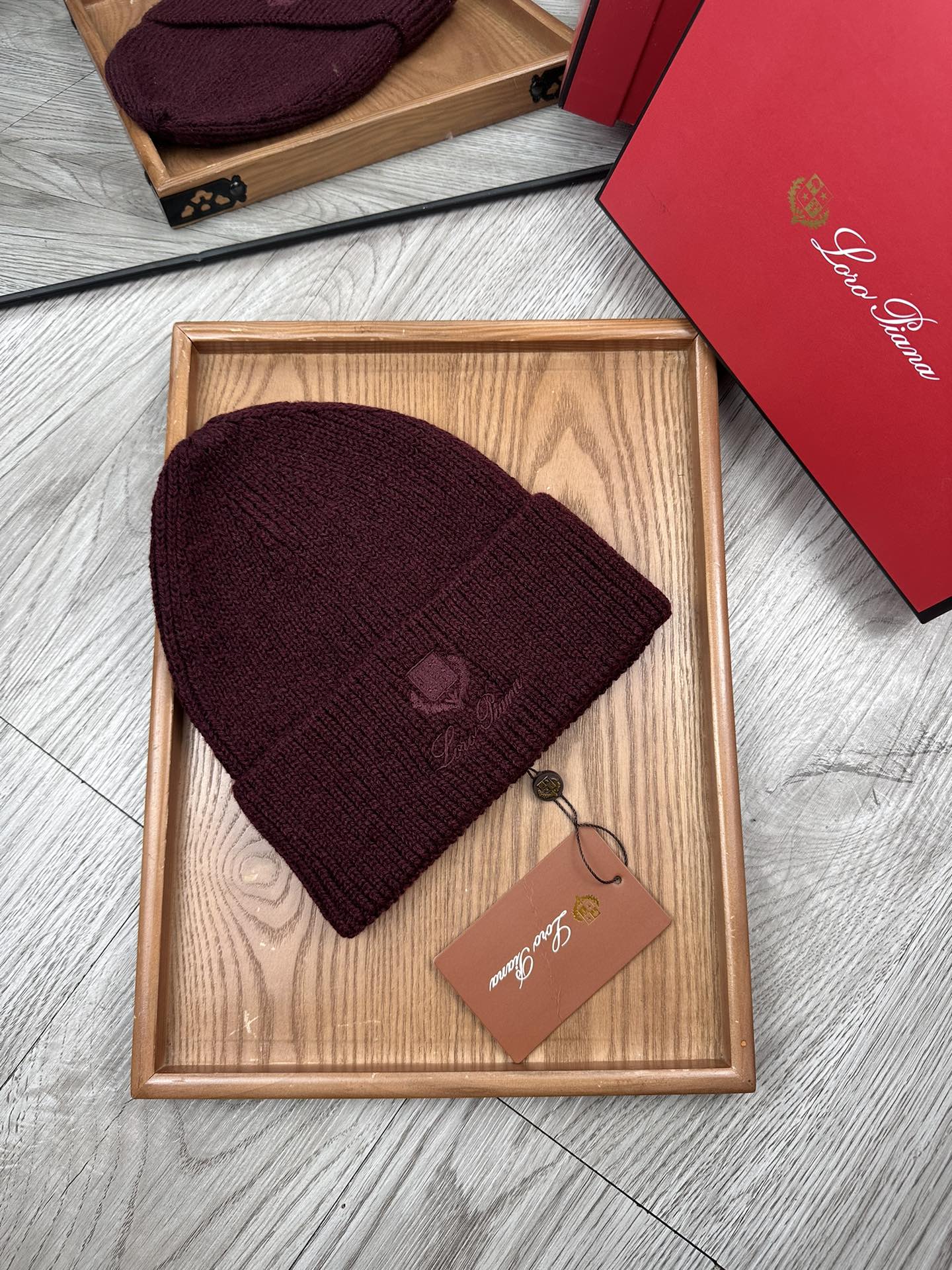 。LP。福利！！新款上架，特别实惠的一个系列帽子，面料：细毛线。密度紧致！毛线针织面料手感舒适透气性好！